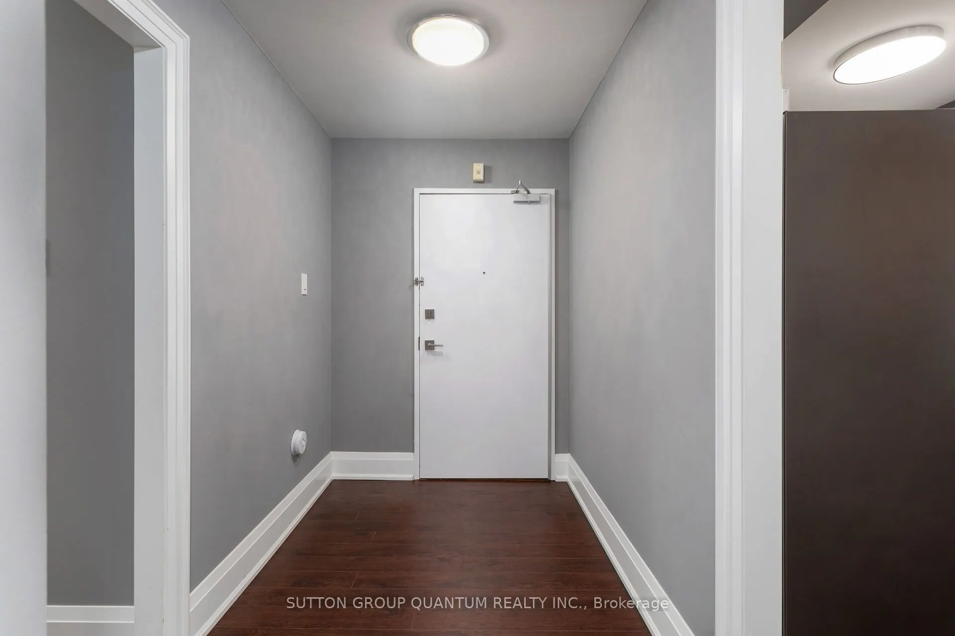 965 Inverhouse Drive, #211