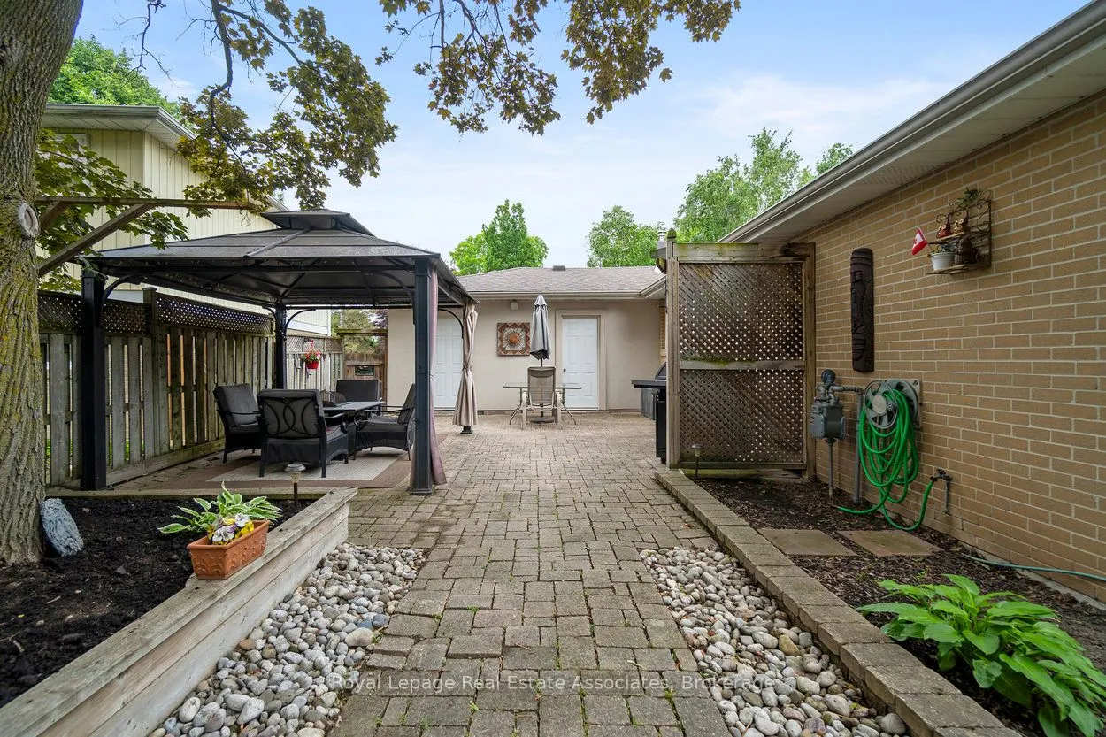 34 Irwin Crescent