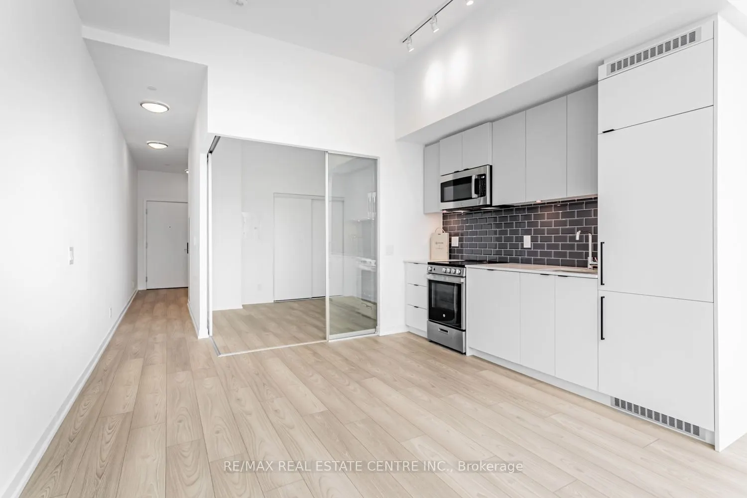285 Dufferin Street, #526