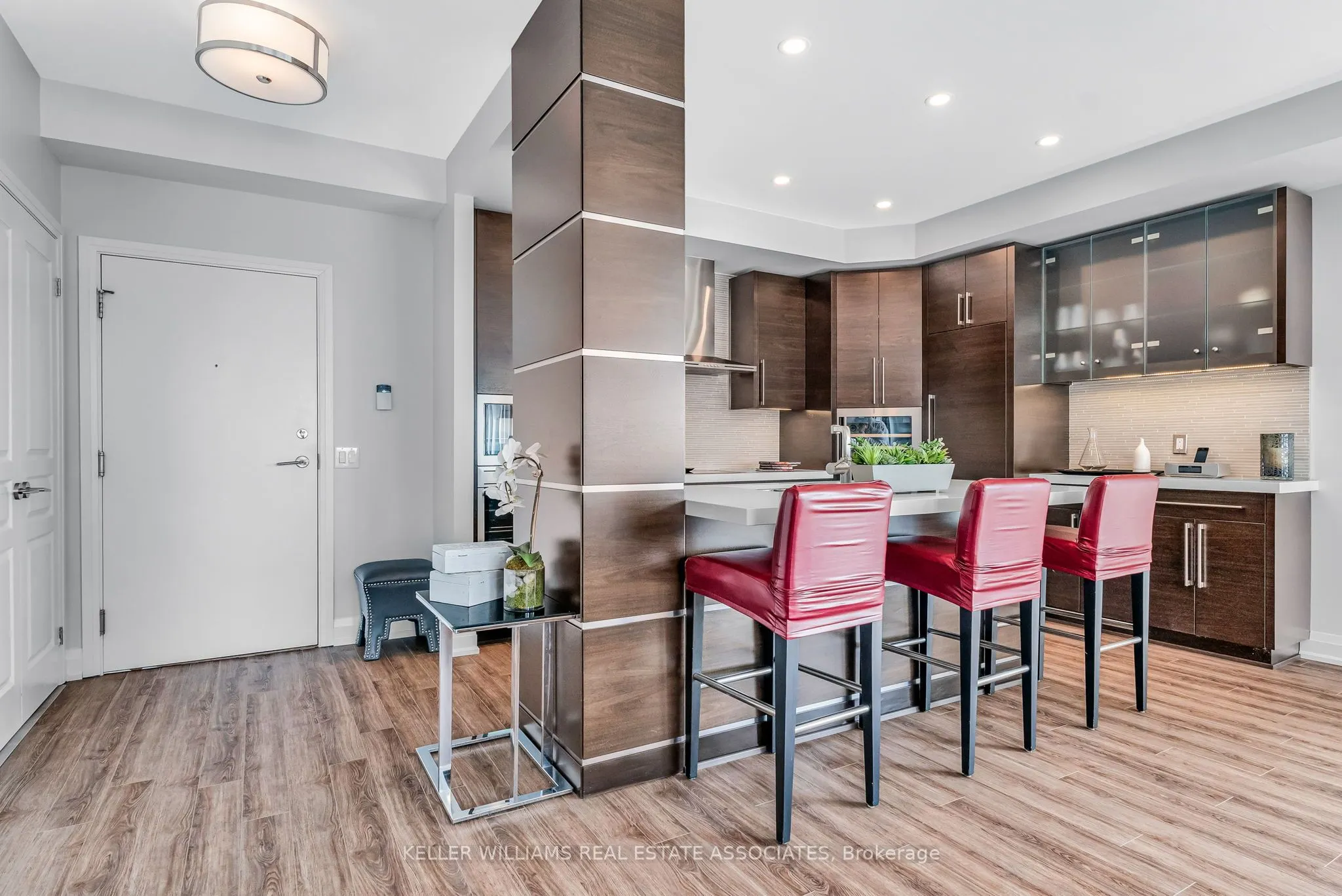 1 Hurontario Street, #609