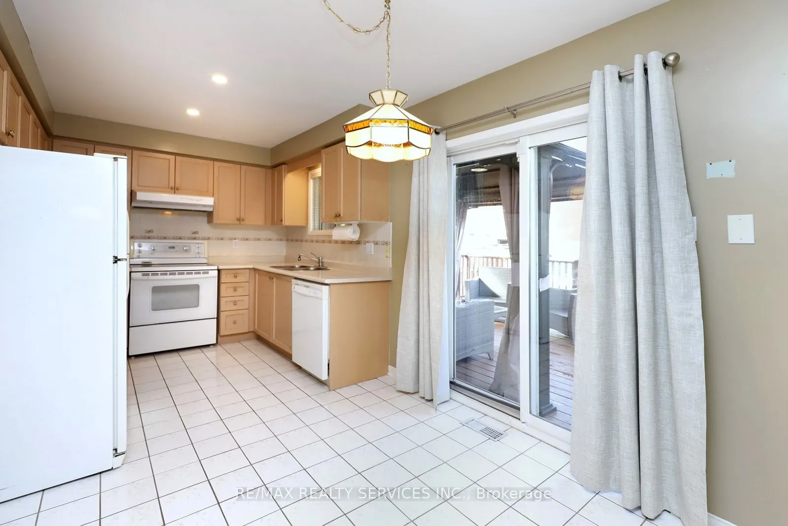 12 Summerfield Crescent