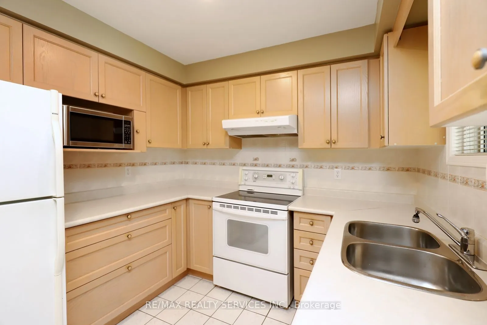 12 Summerfield Crescent