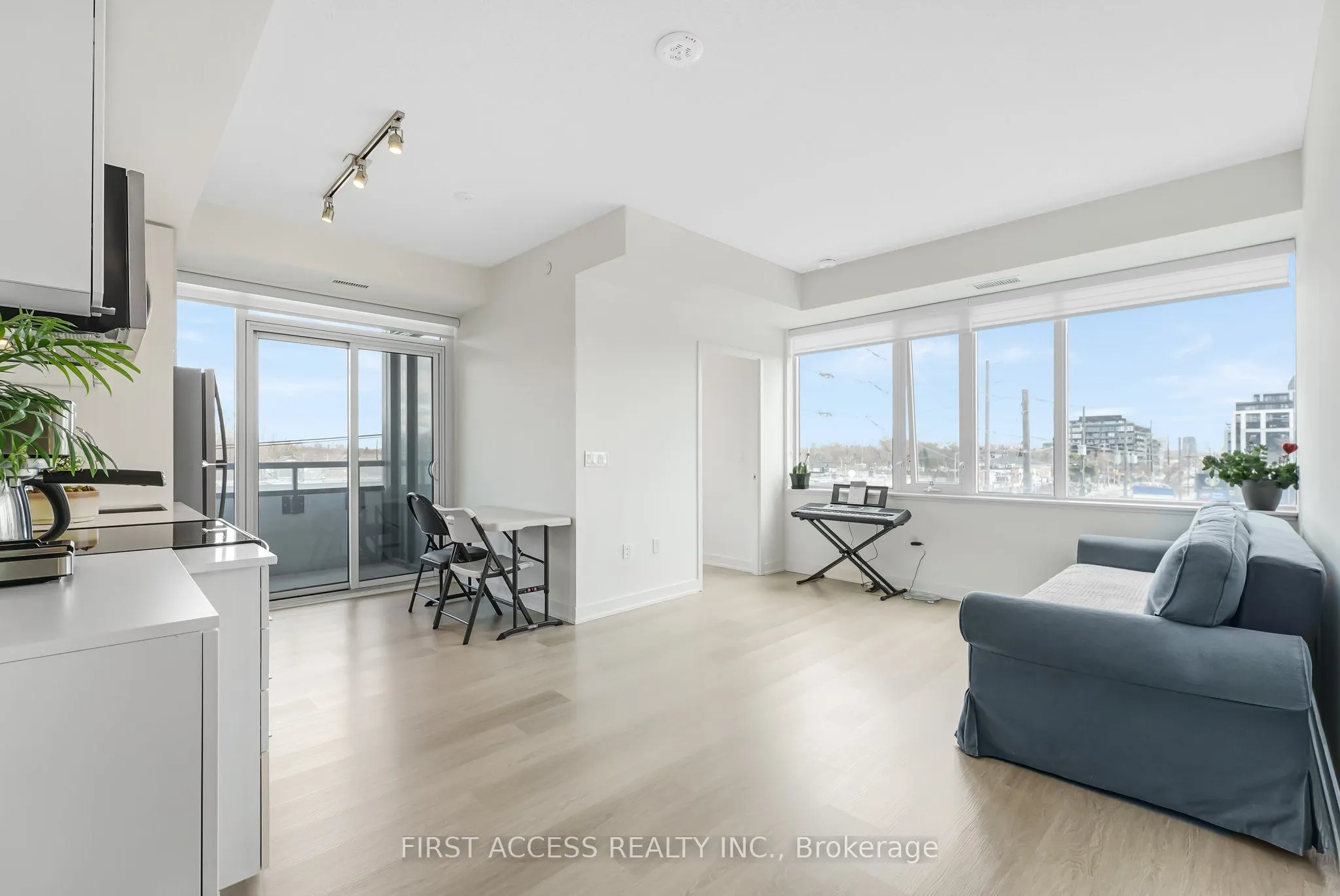859 The Queensway, #322