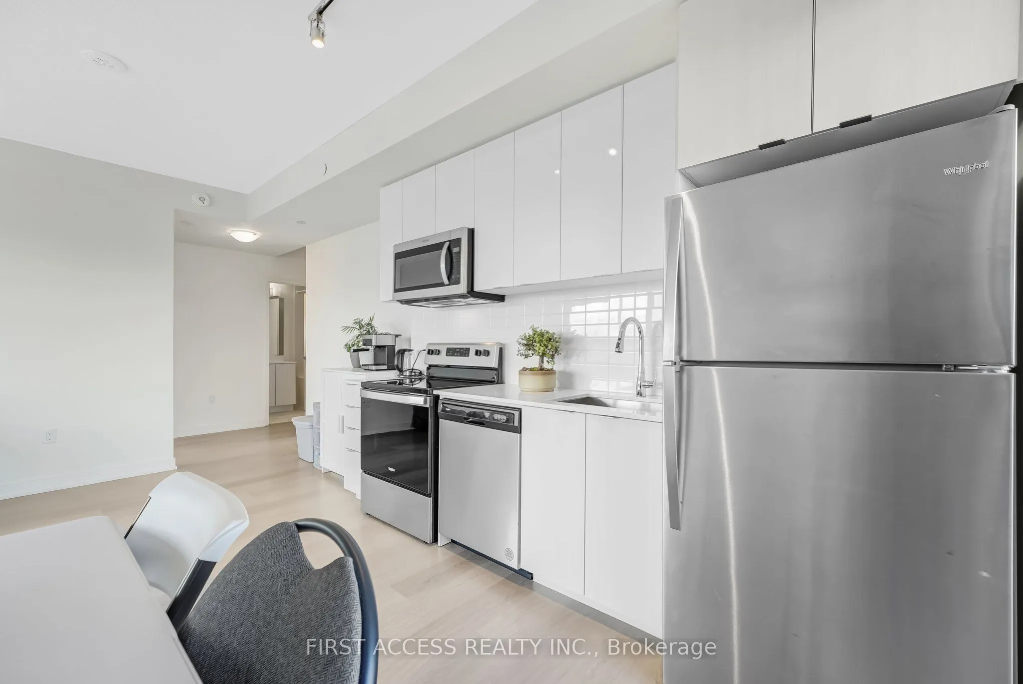 859 The Queensway, #322