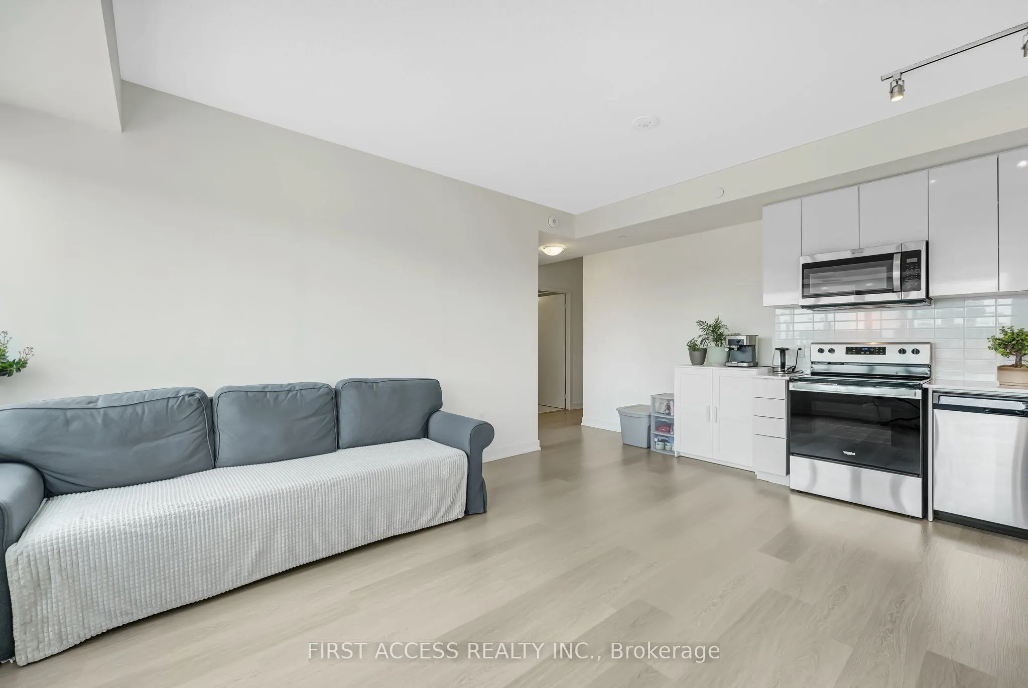 859 The Queensway, #322