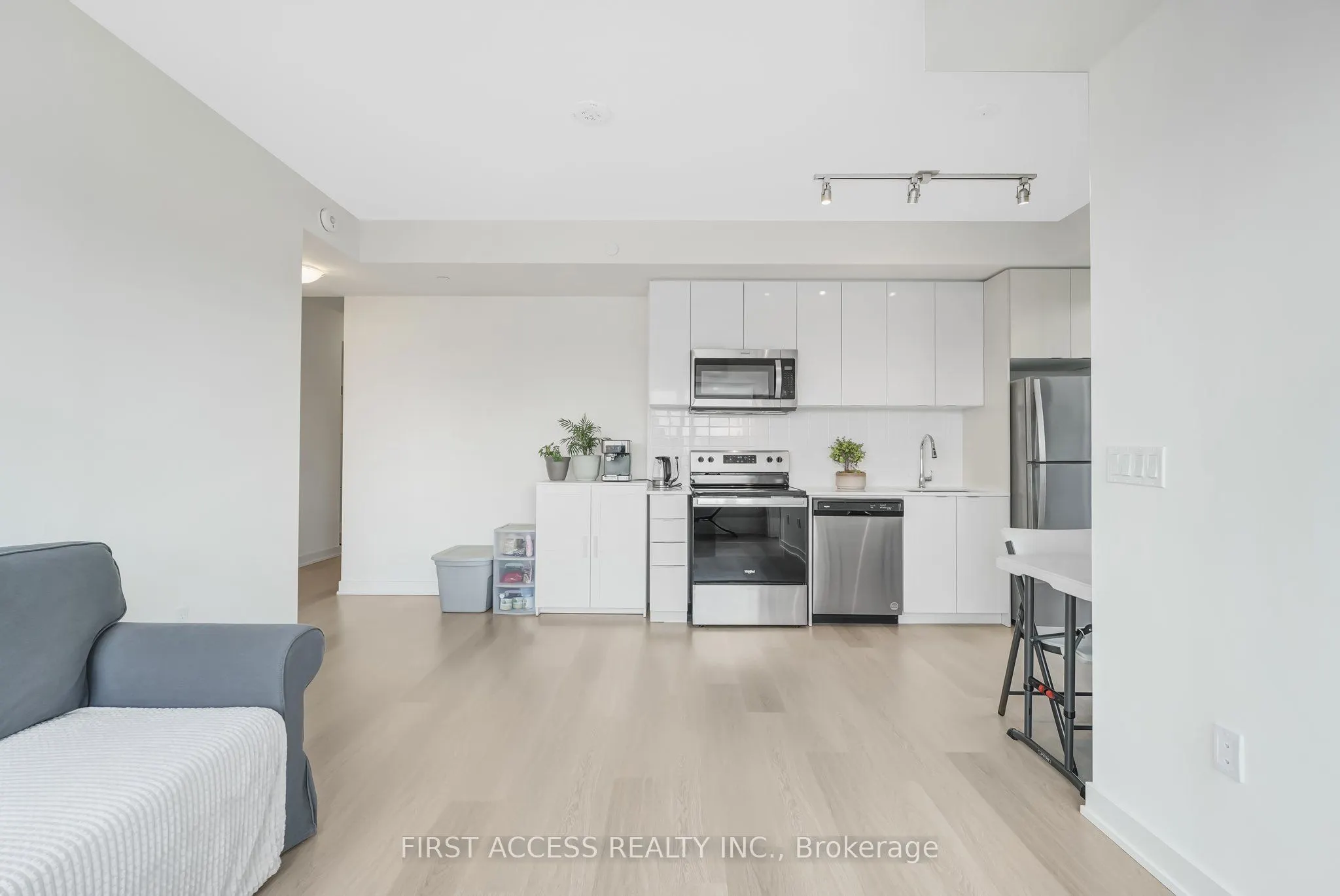 859 The Queensway, #322