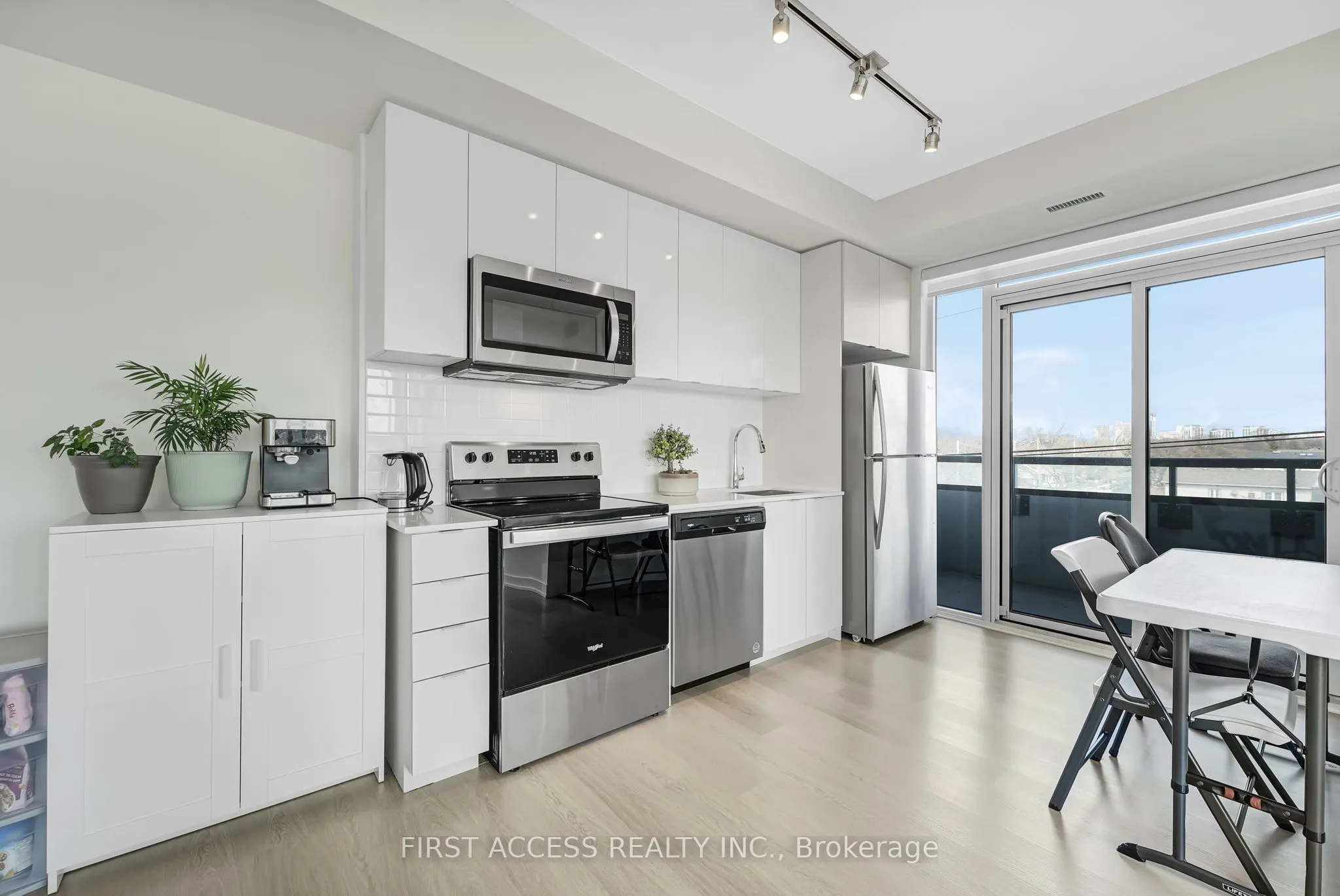 859 The Queensway, #322