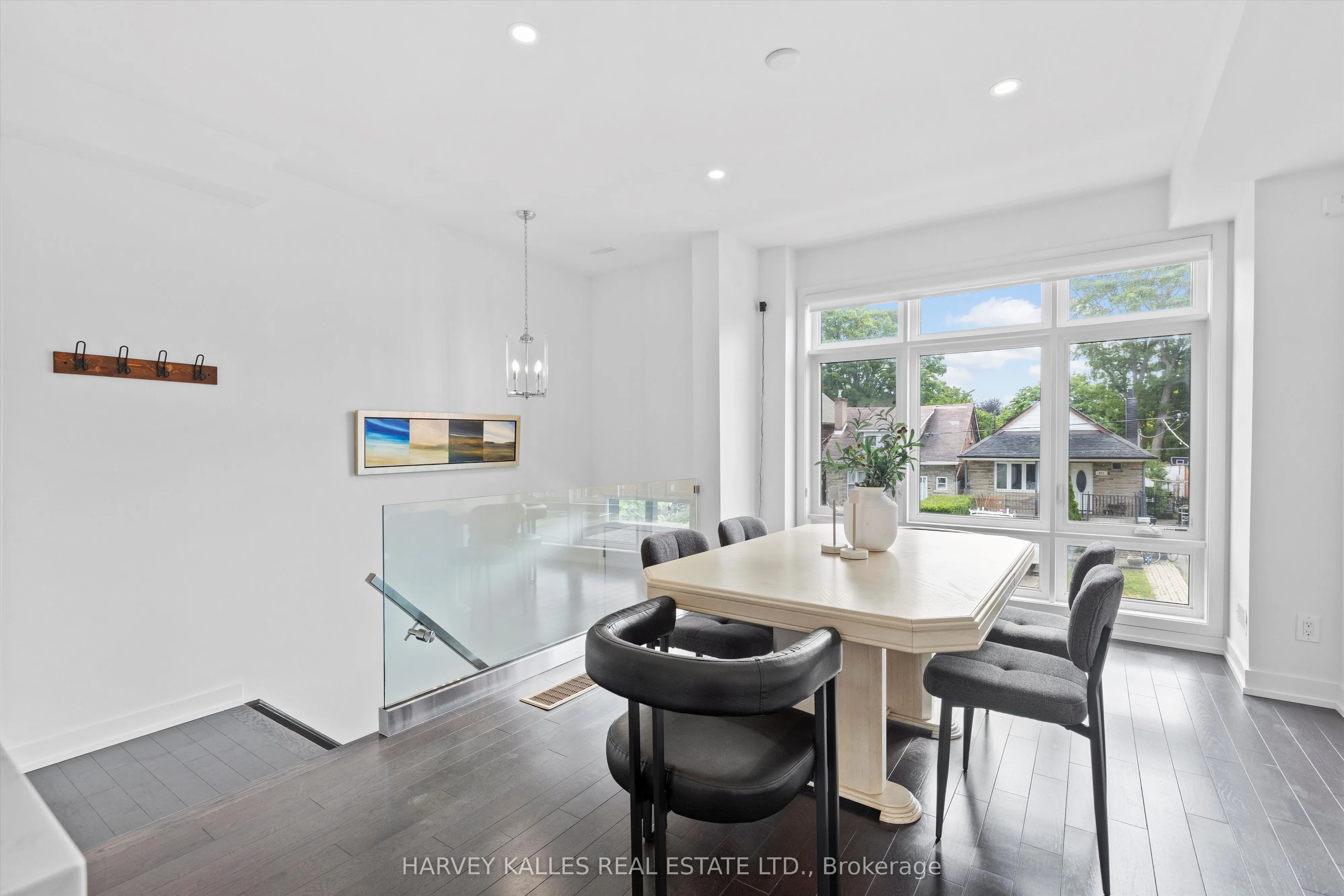 609A Harvie Avenue