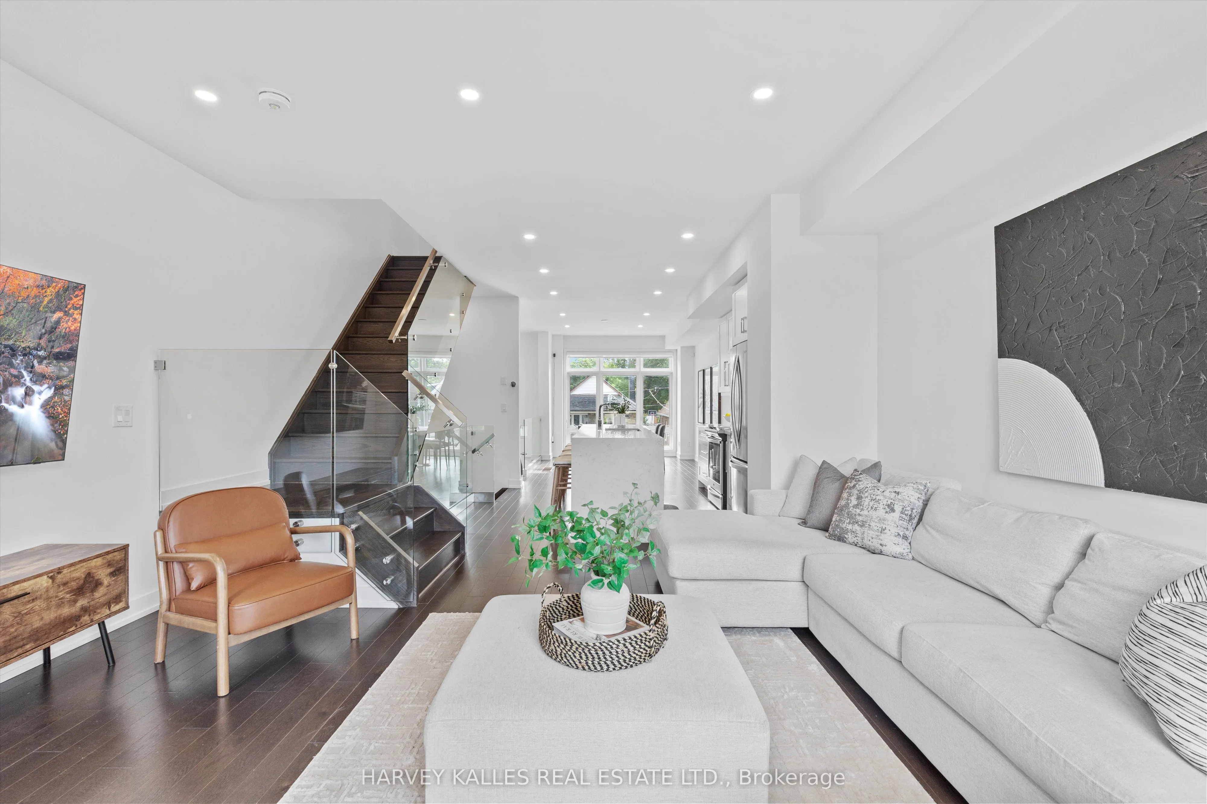 609A Harvie Avenue