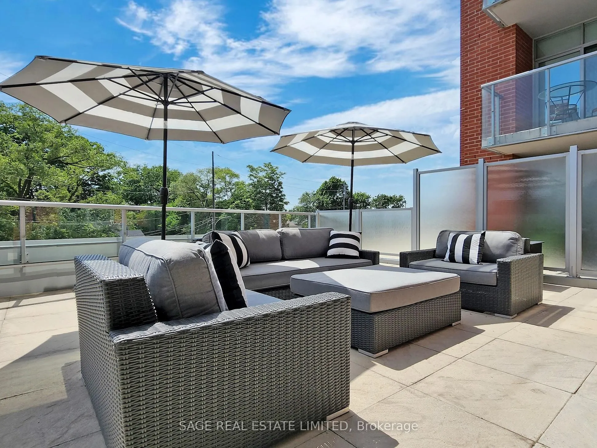 551 Maple Avenue, #304