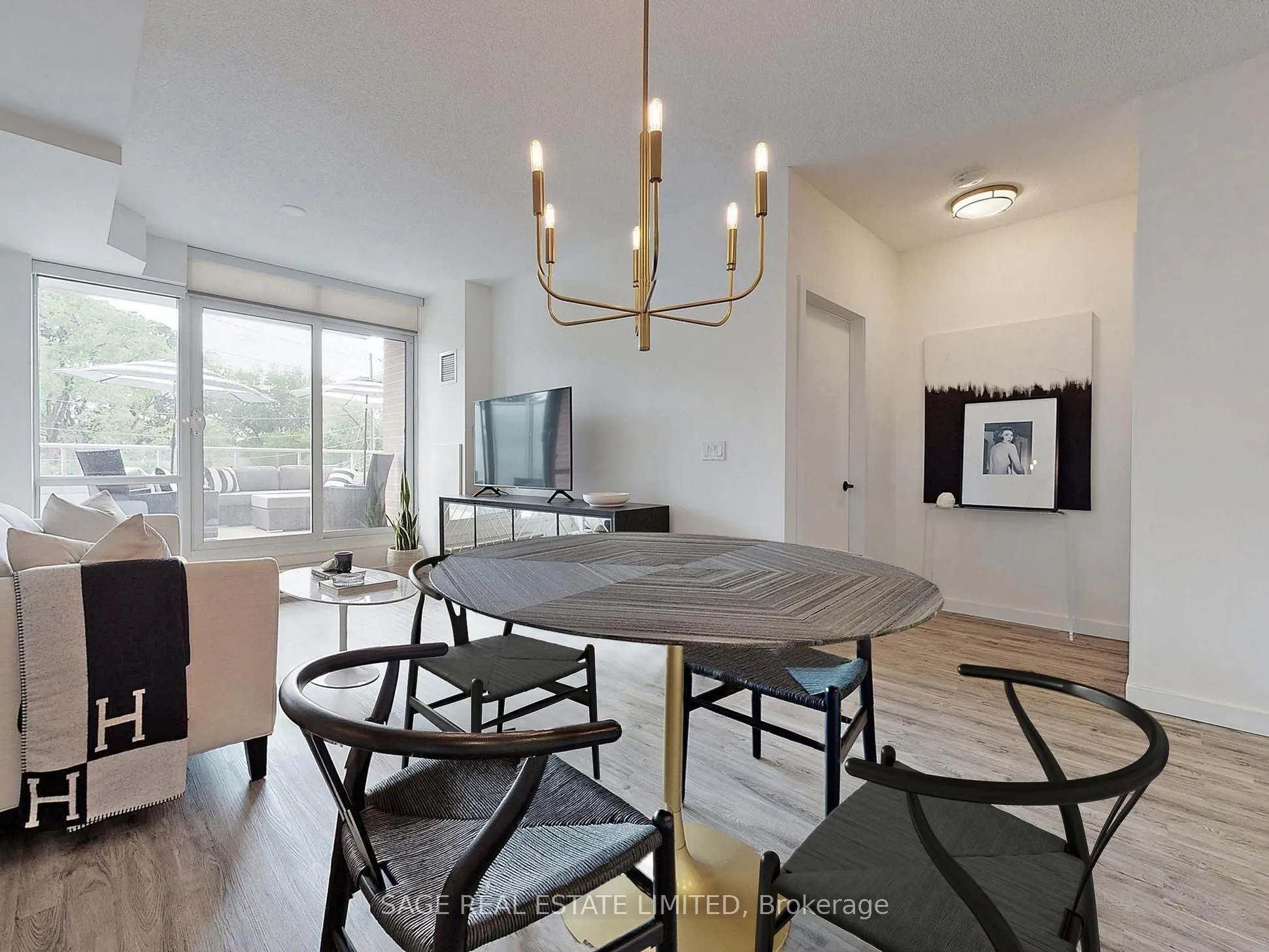 551 Maple Avenue, #304