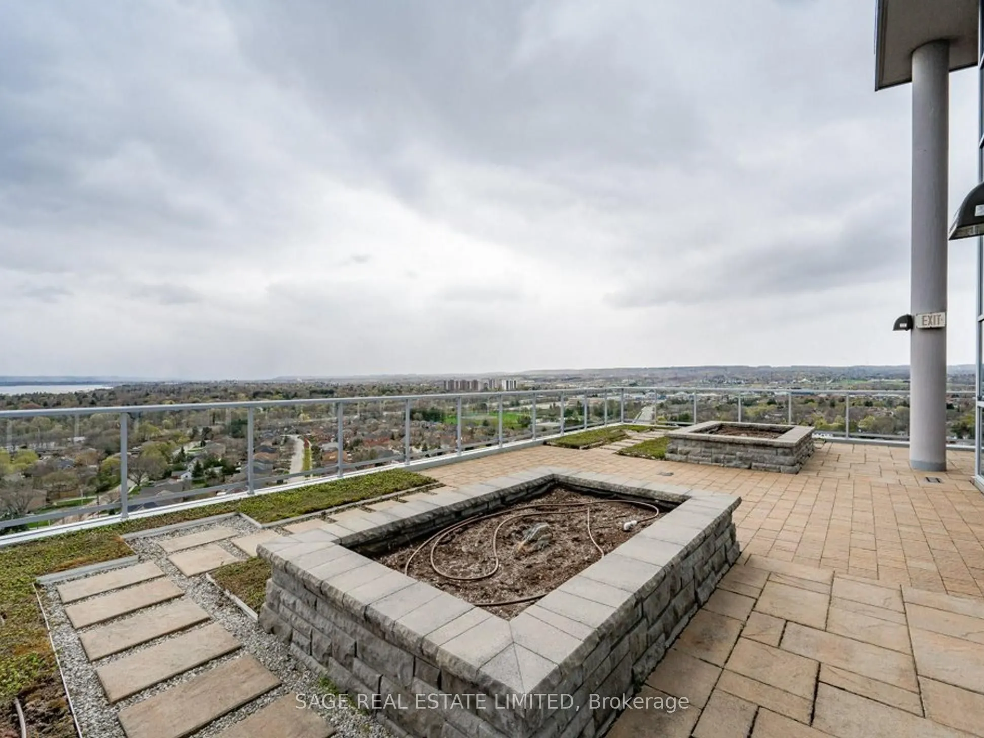 551 Maple Avenue, #304
