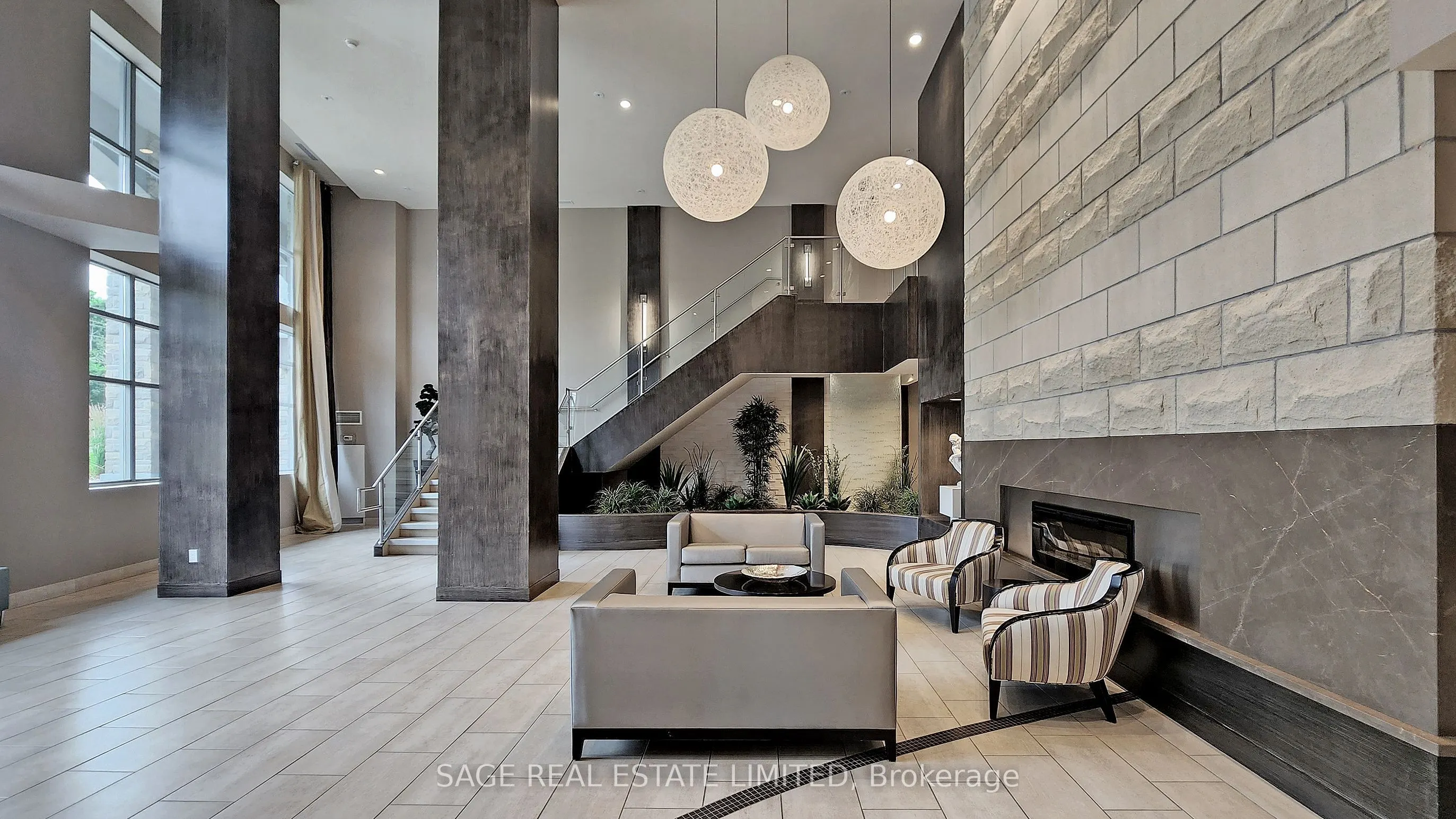 551 Maple Avenue, #304