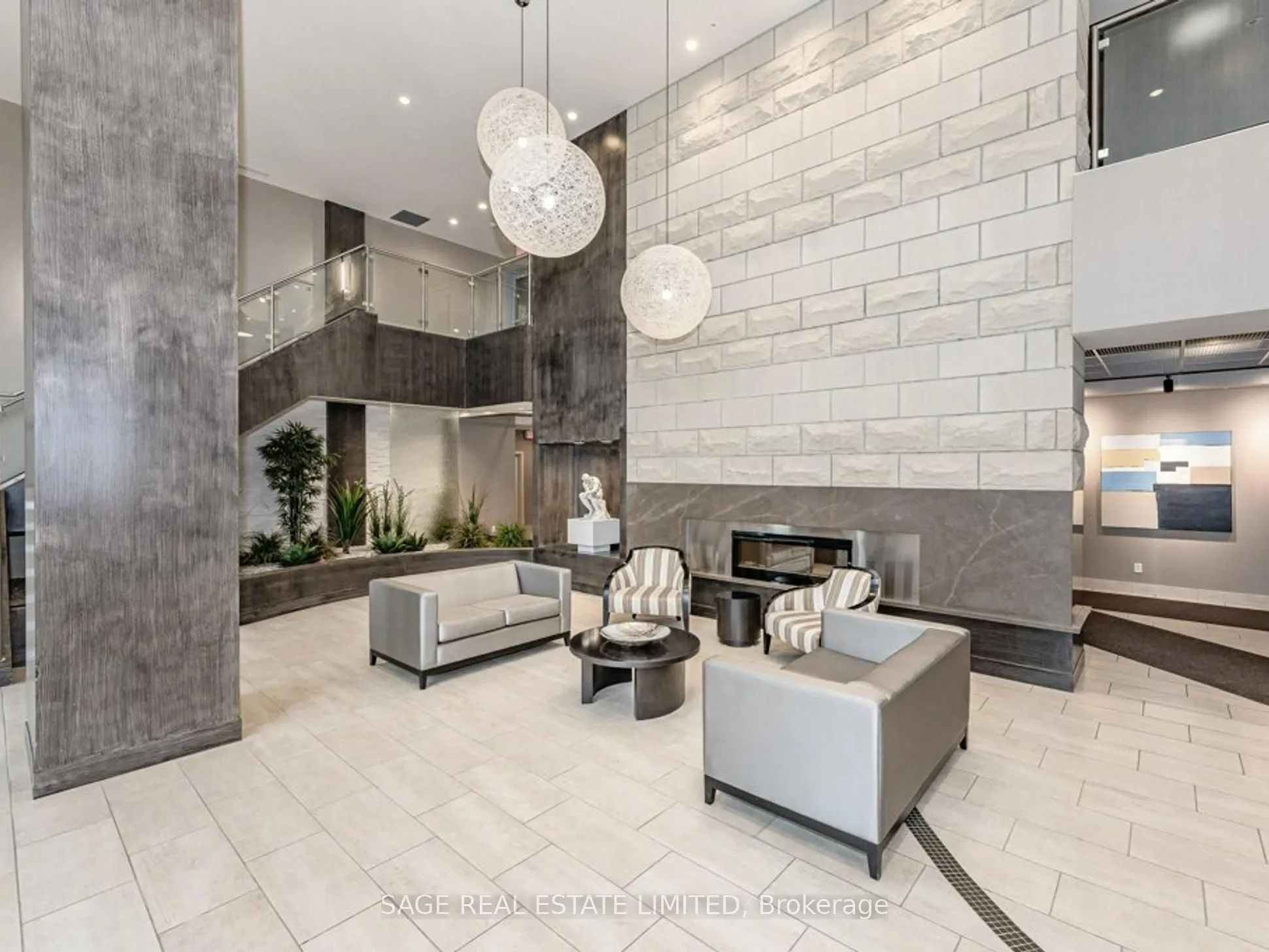 551 Maple Avenue, #304