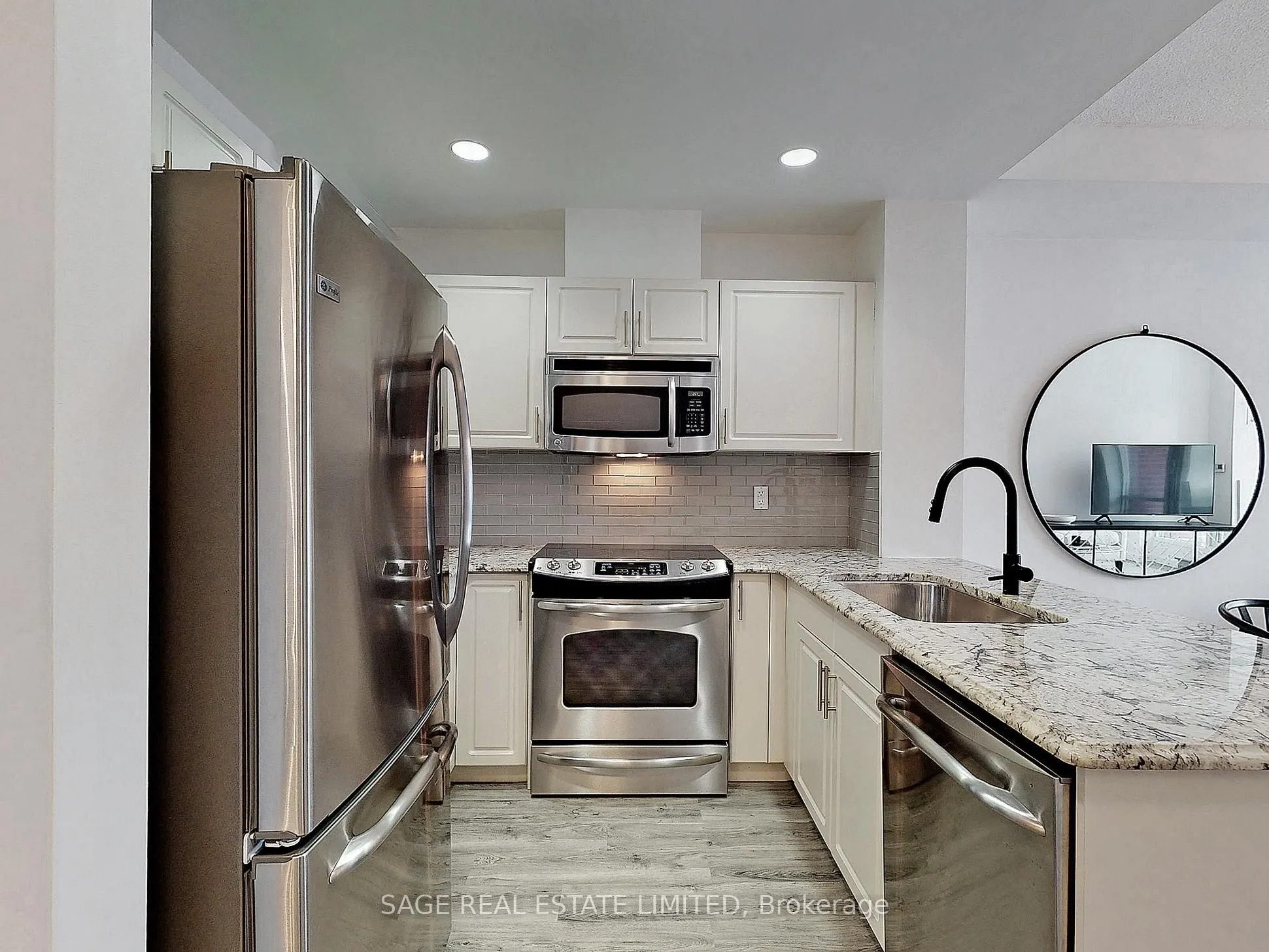 551 Maple Avenue, #304