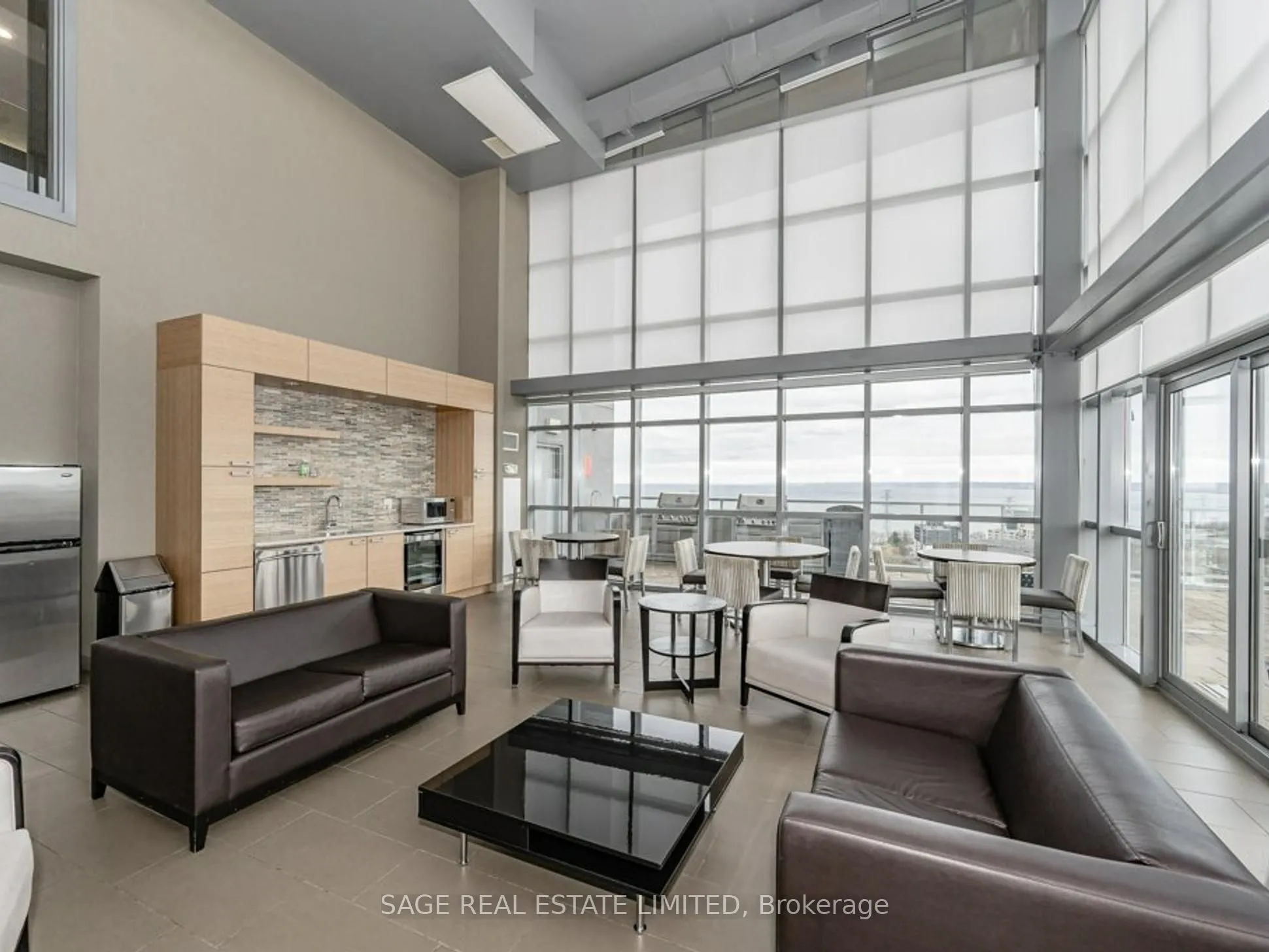 551 Maple Avenue, #304