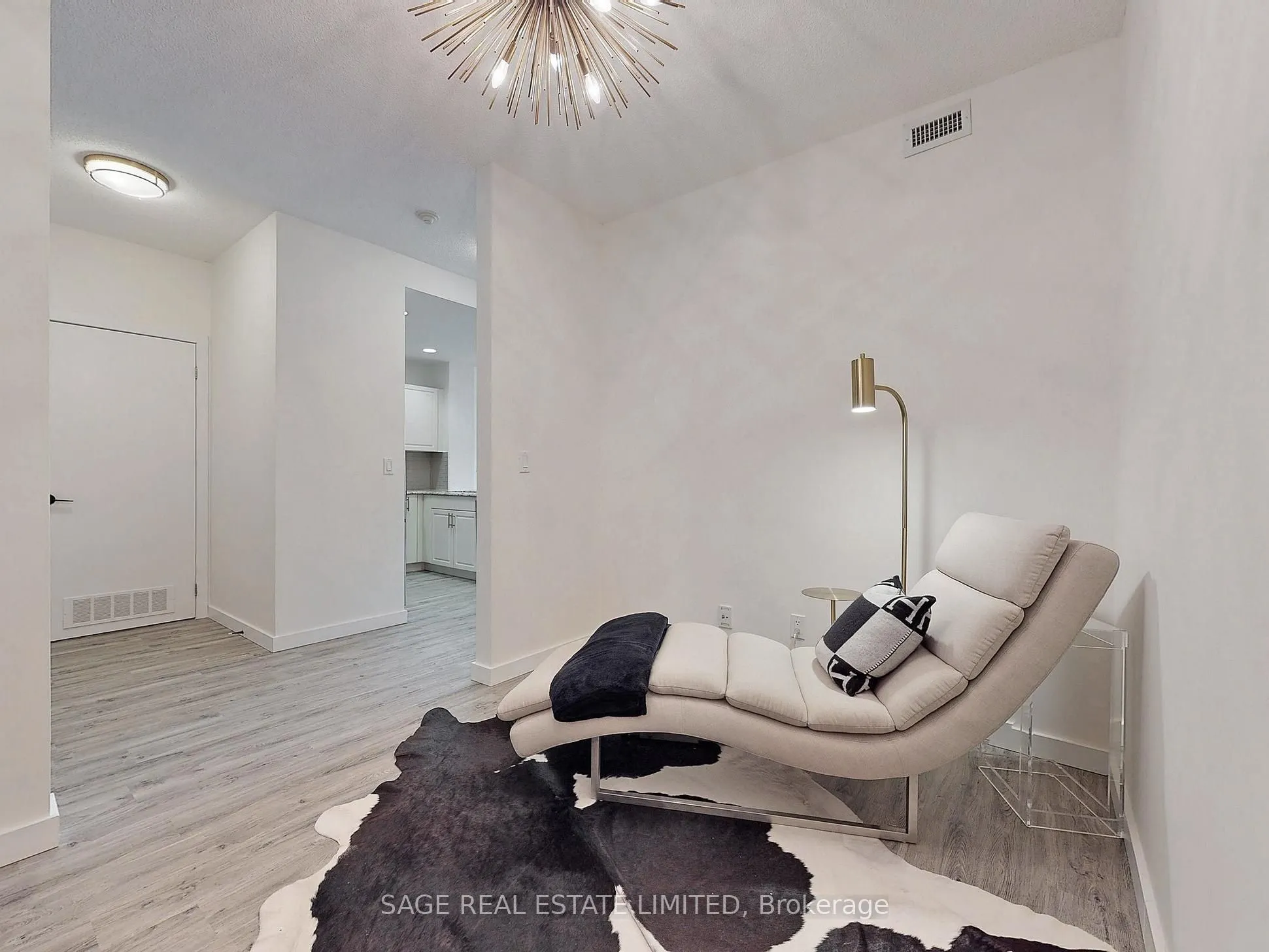 551 Maple Avenue, #304