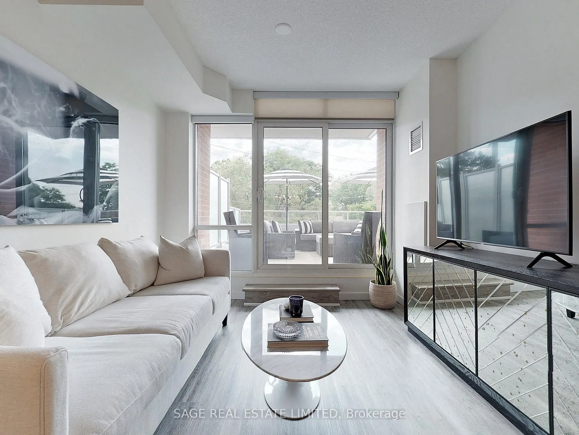 551 Maple Avenue, #304