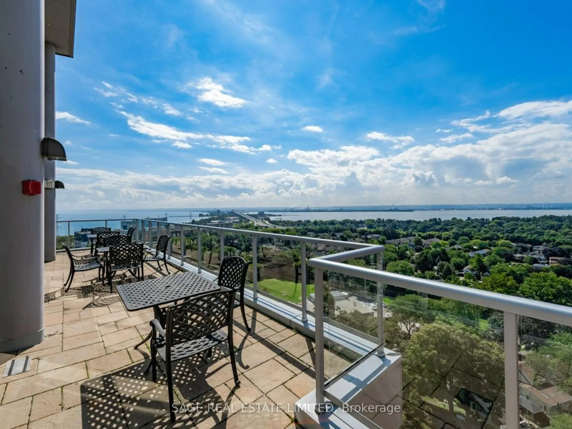 551 Maple Avenue, #304