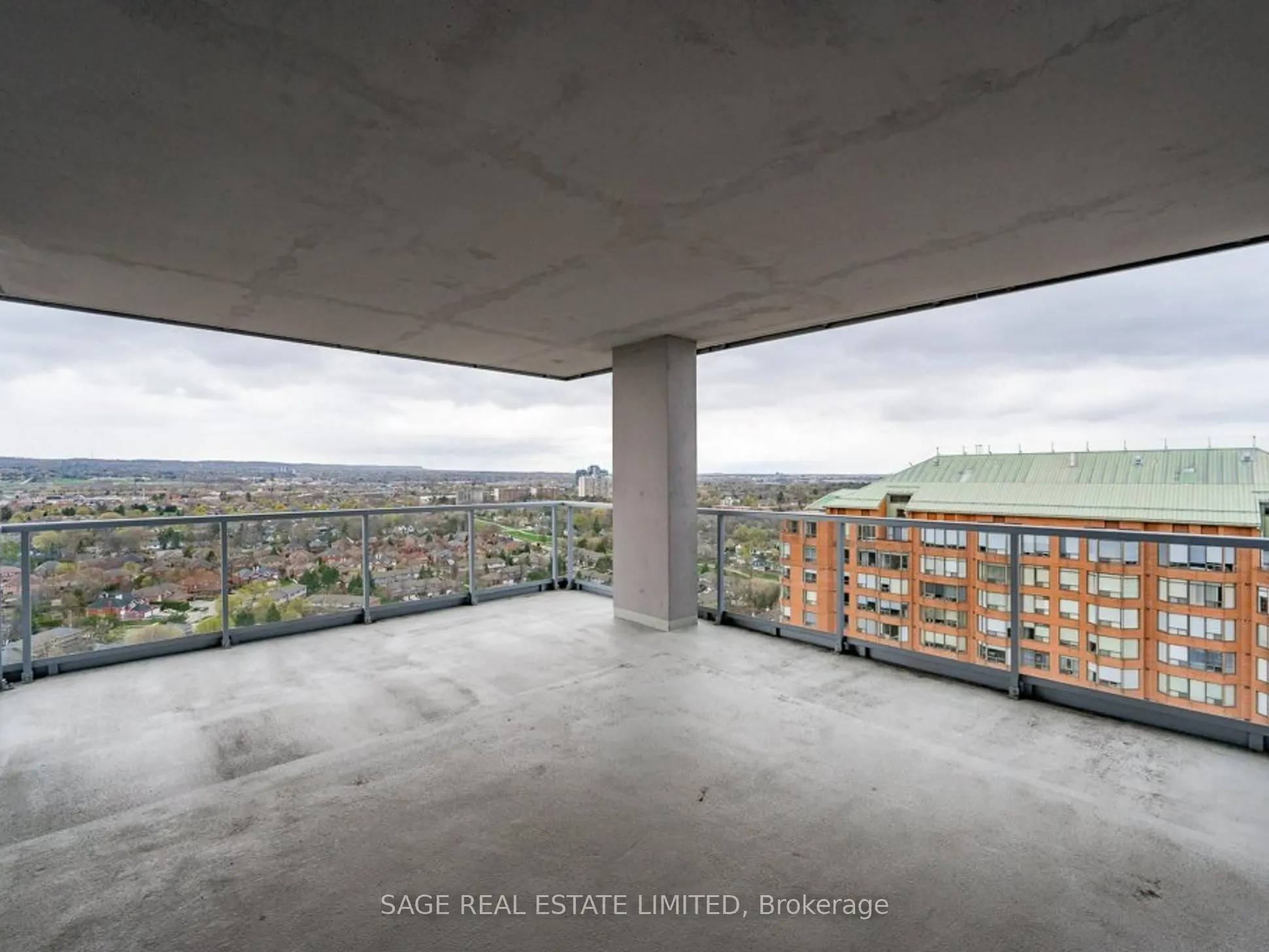 551 Maple Avenue, #304