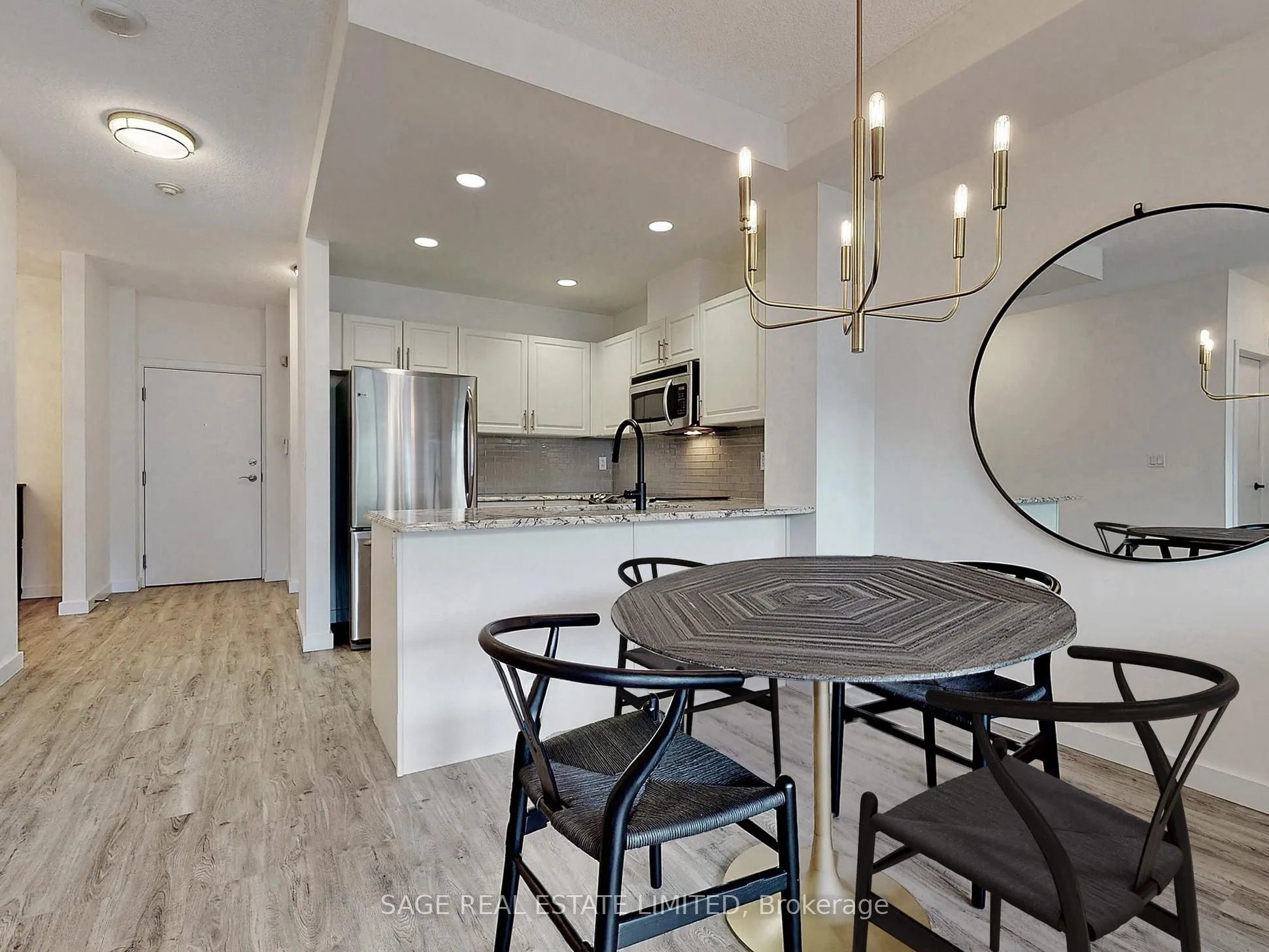 551 Maple Avenue, #304