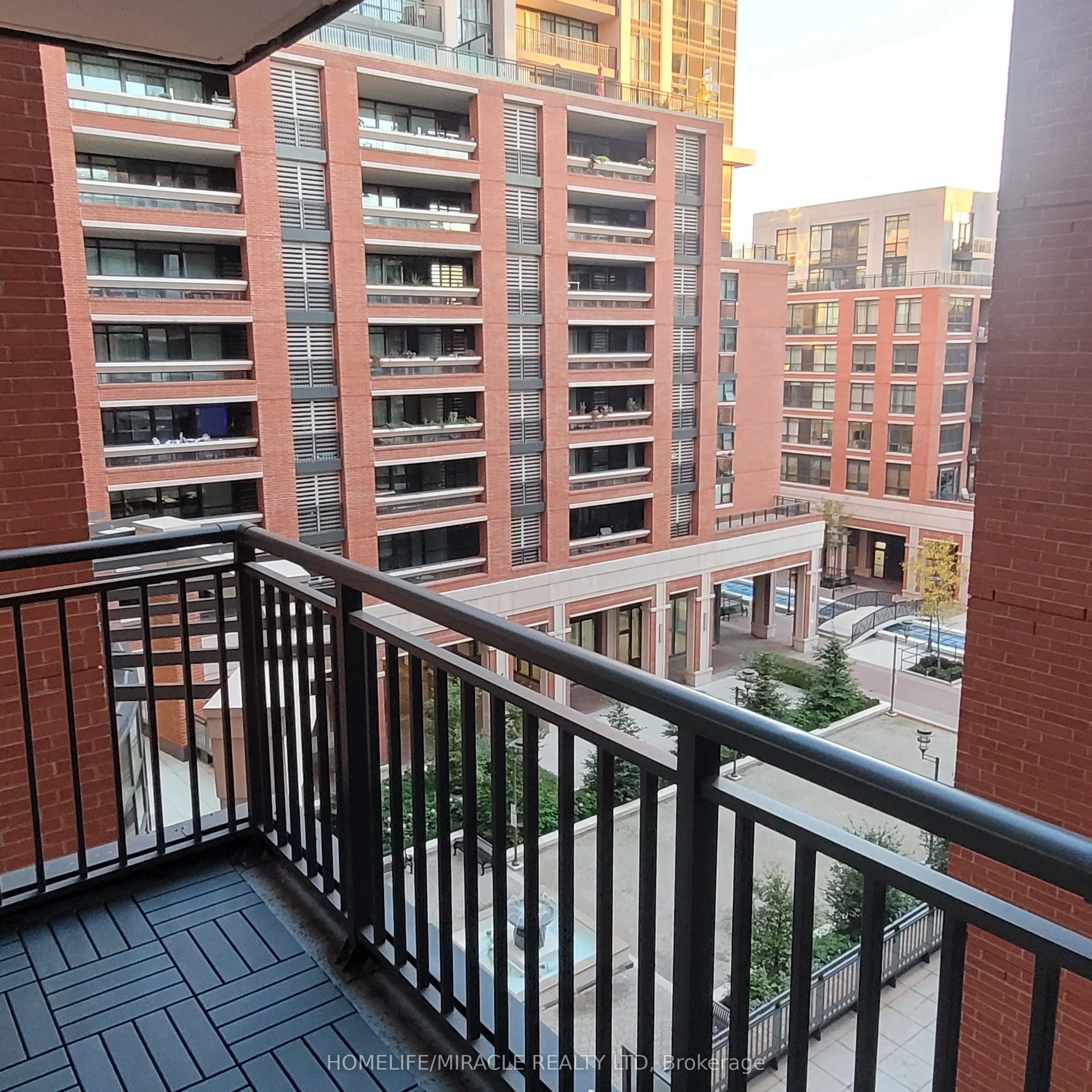 830 Lawrence Avenue W, #529