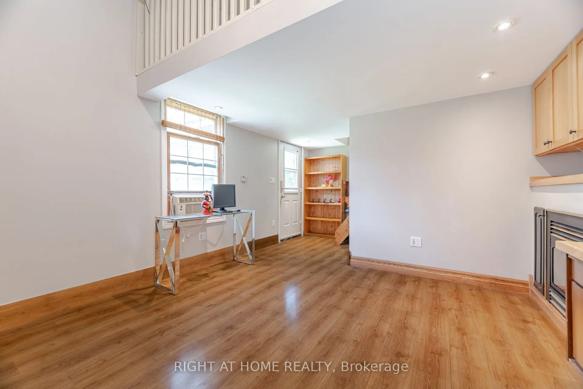 1241 Lakebreeze Drive