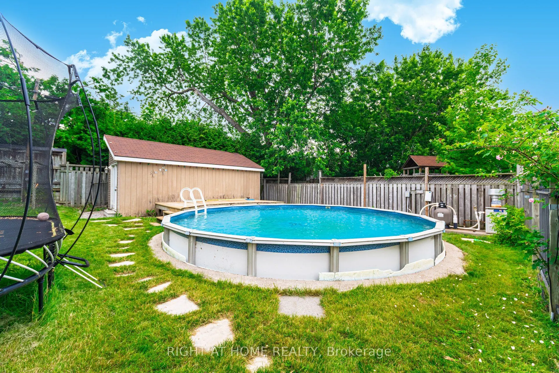 1241 Lakebreeze Drive