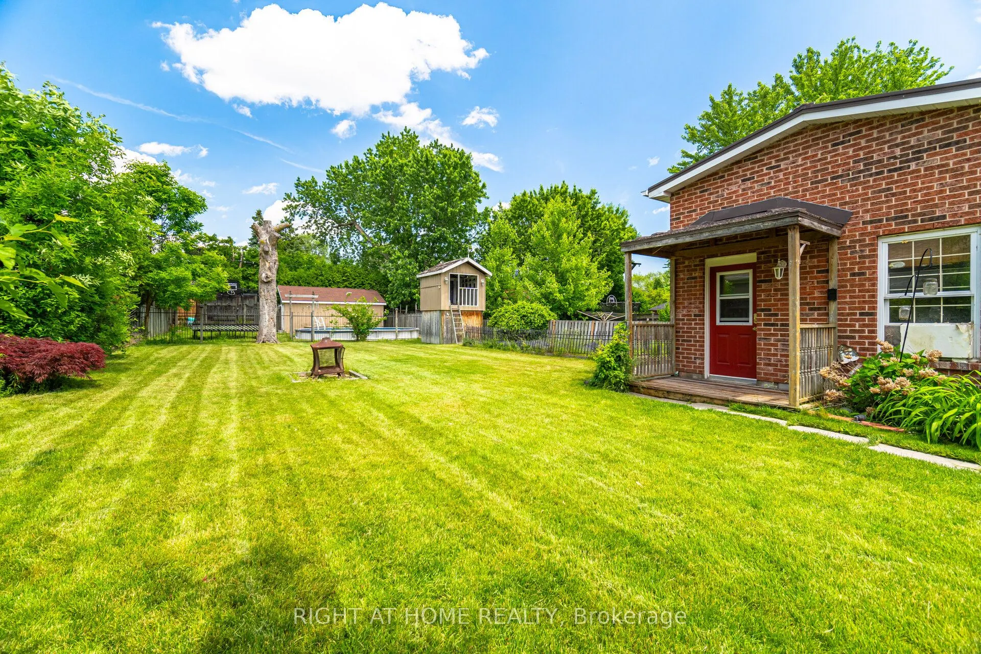 1241 Lakebreeze Drive