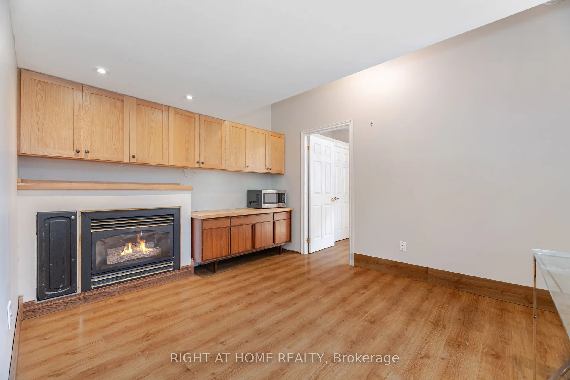 1241 Lakebreeze Drive