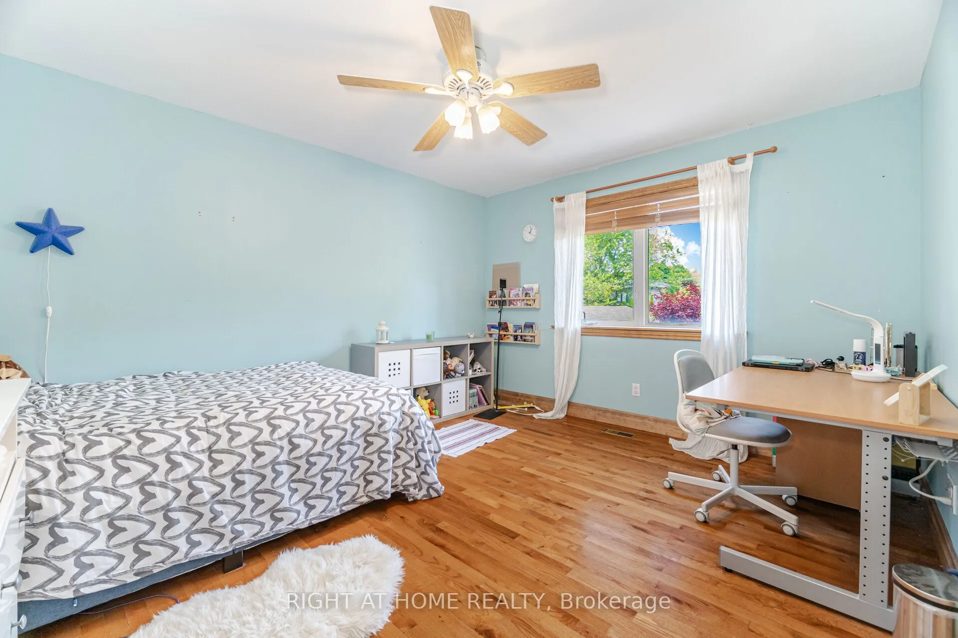 1241 Lakebreeze Drive