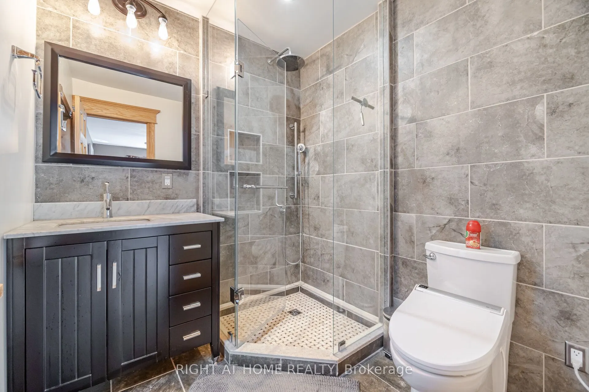 1241 Lakebreeze Drive