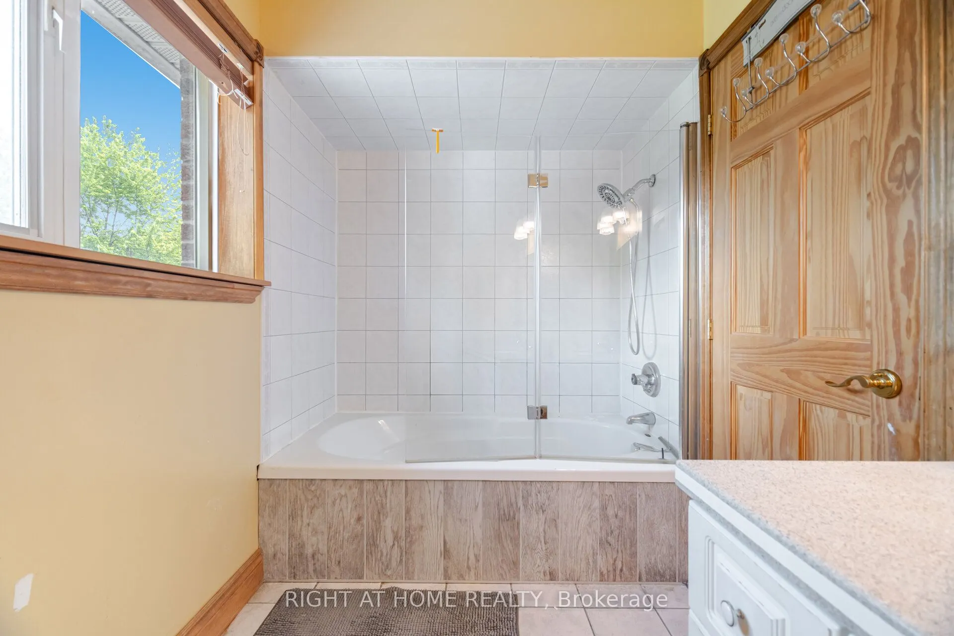 1241 Lakebreeze Drive