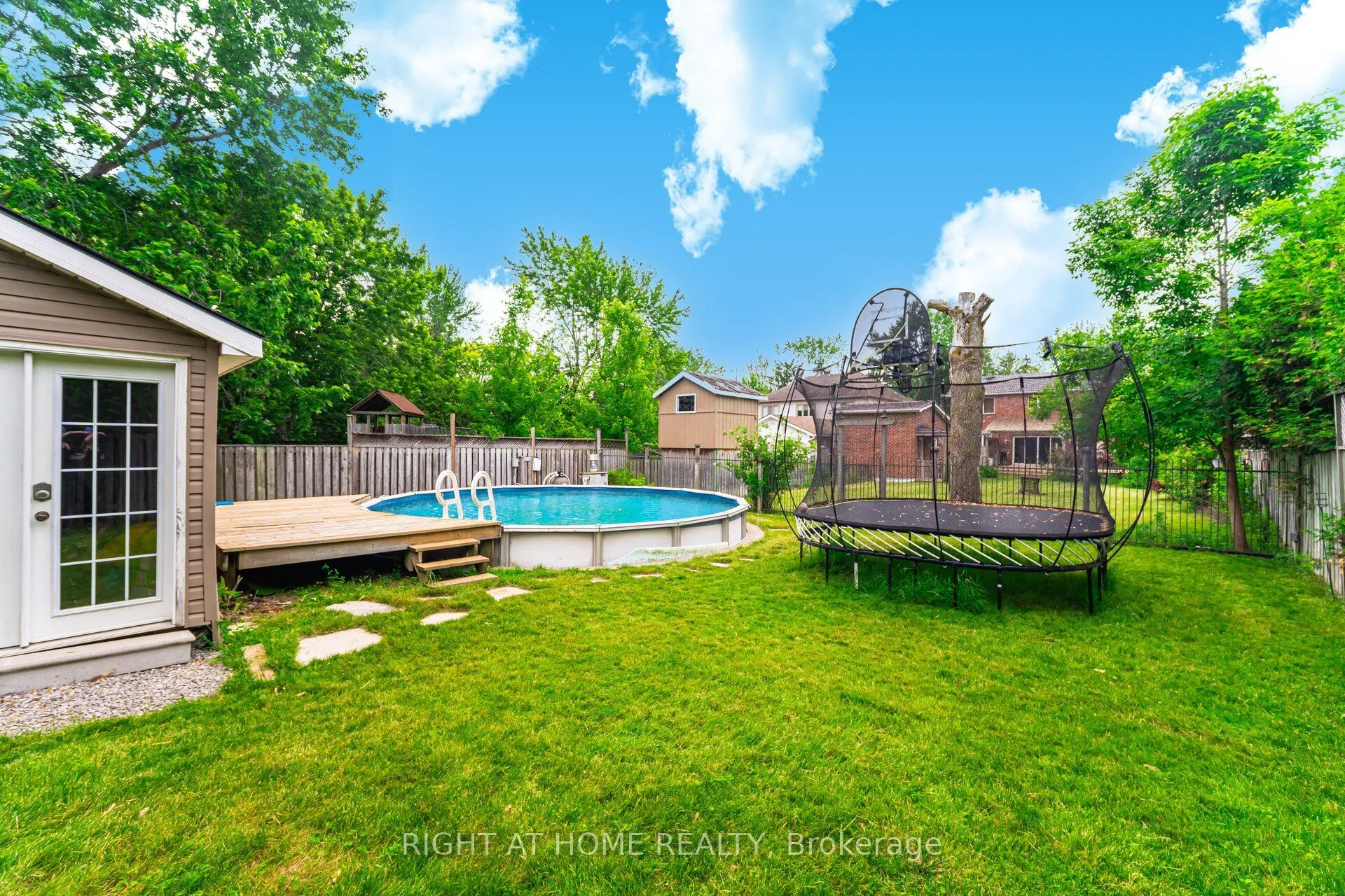 1241 Lakebreeze Drive