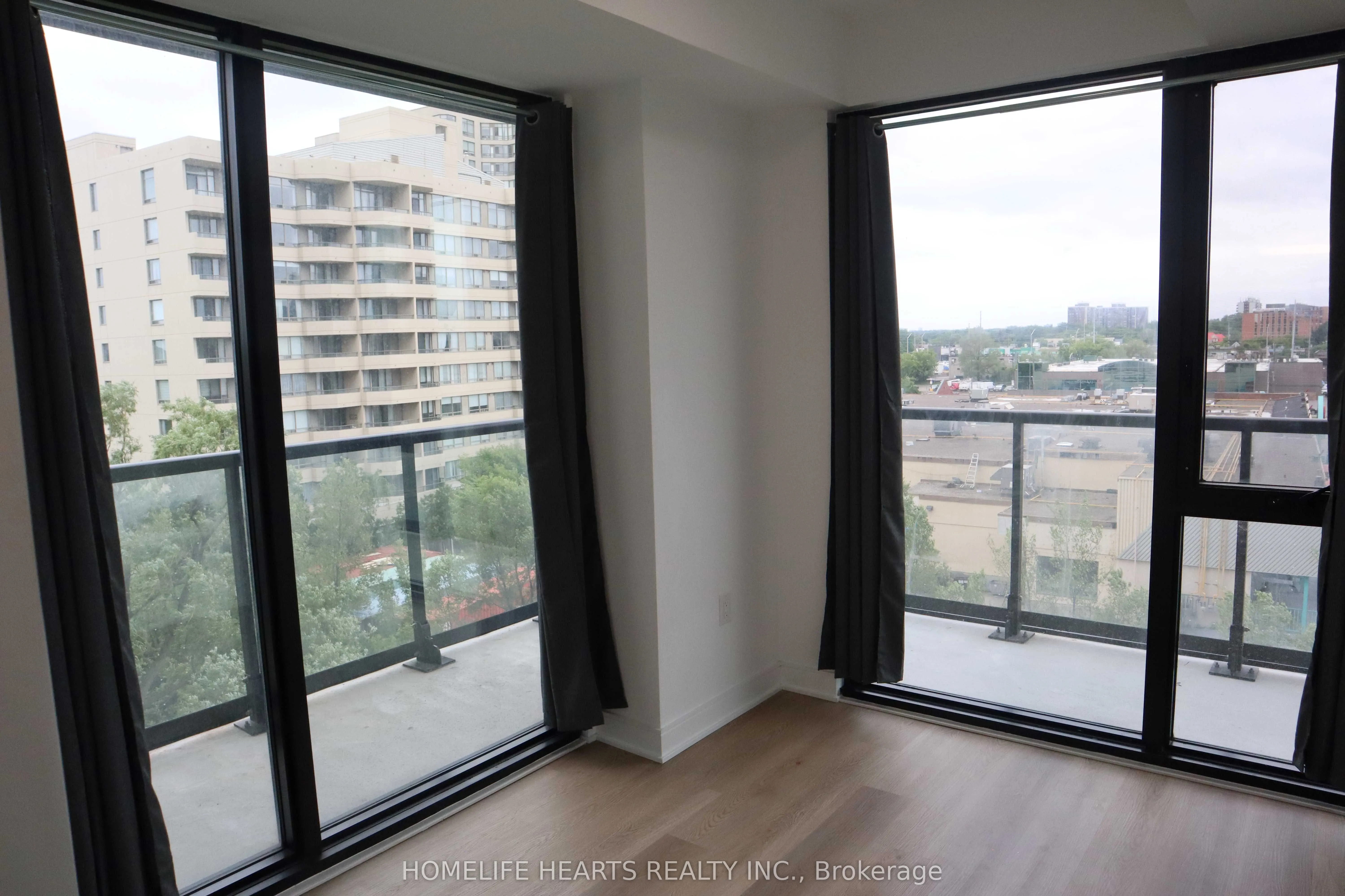 86 Dundas Street E #421