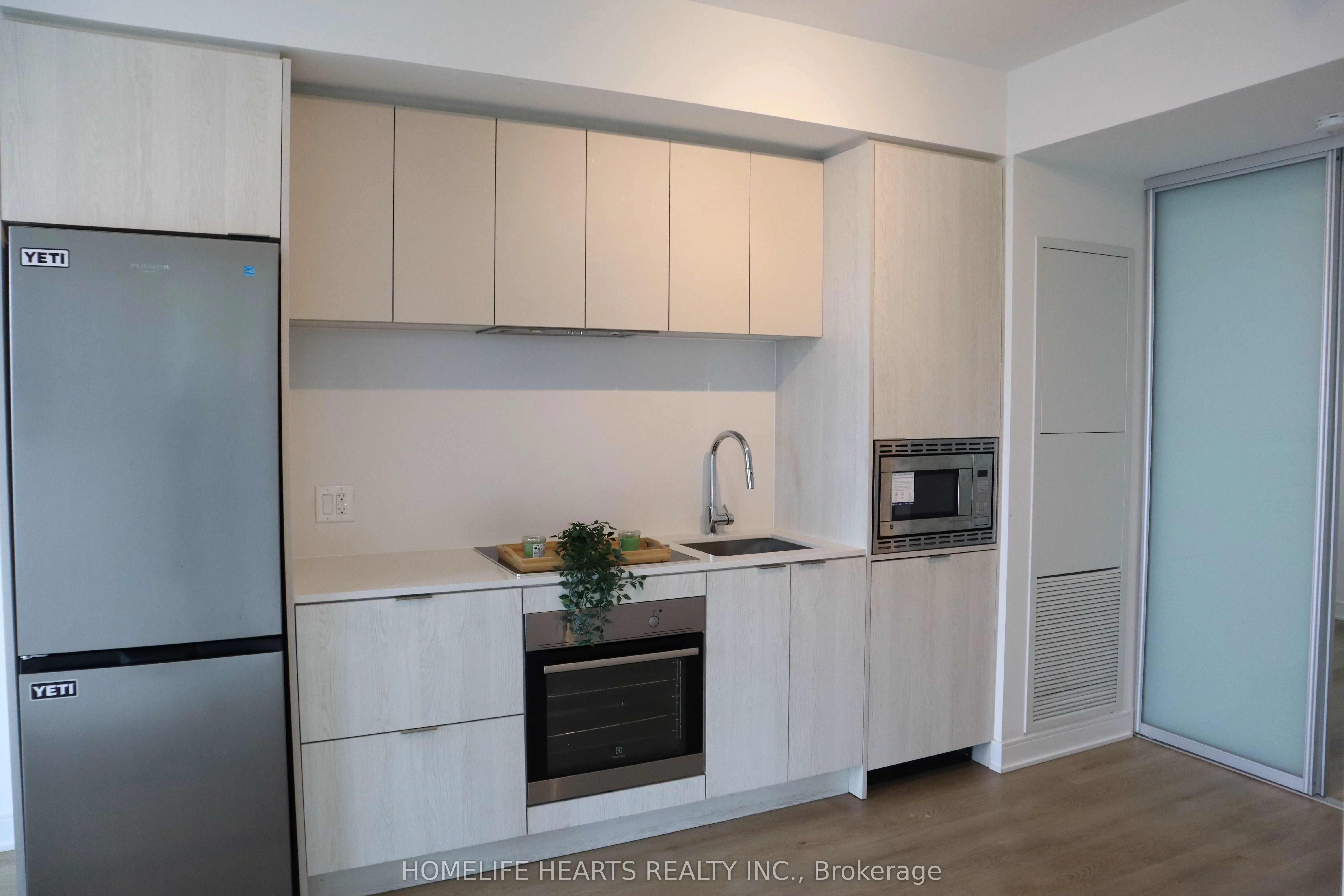 86 Dundas Street E #421