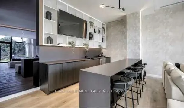 86 Dundas Street E #421