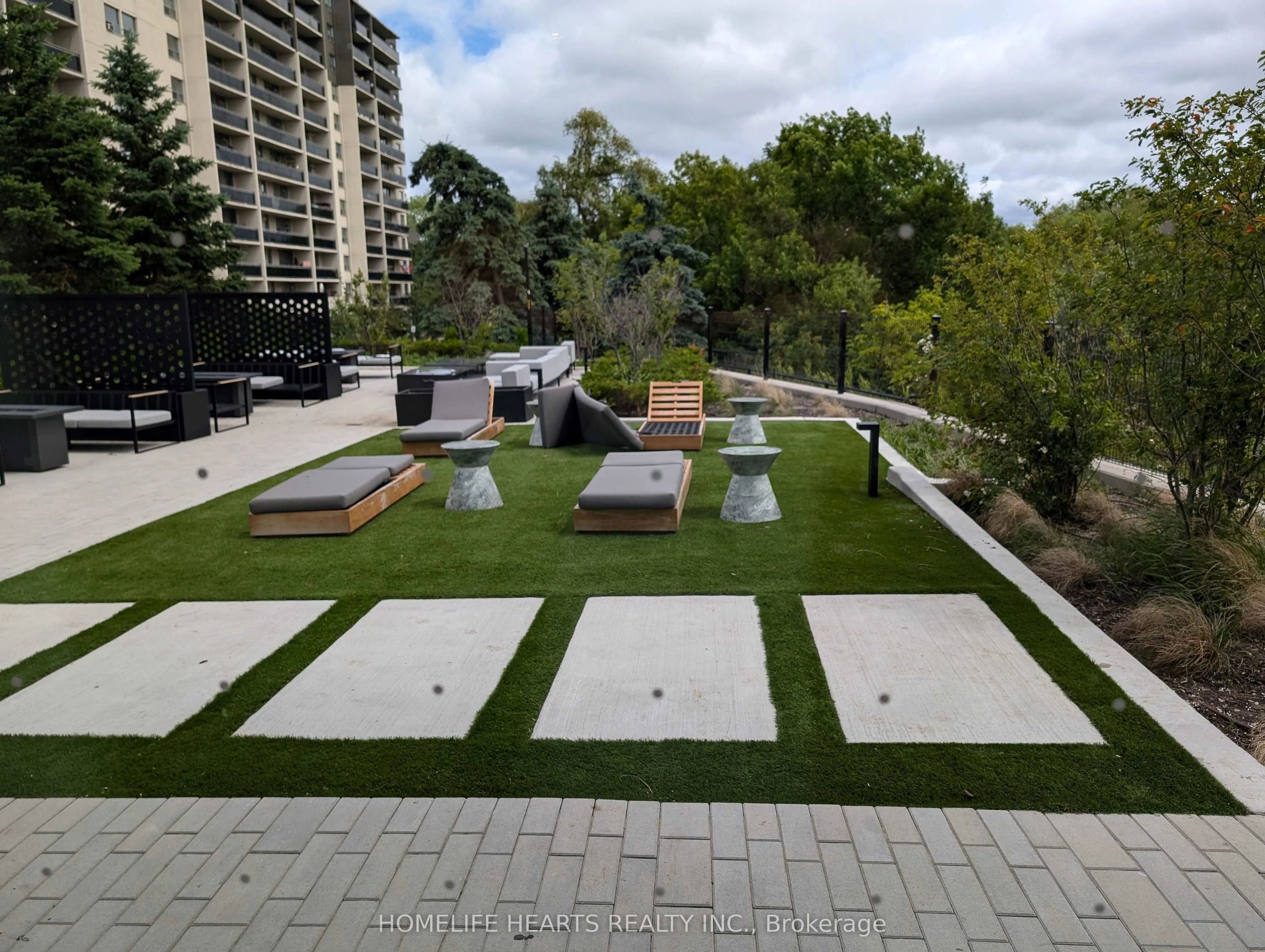 86 Dundas Street E #421