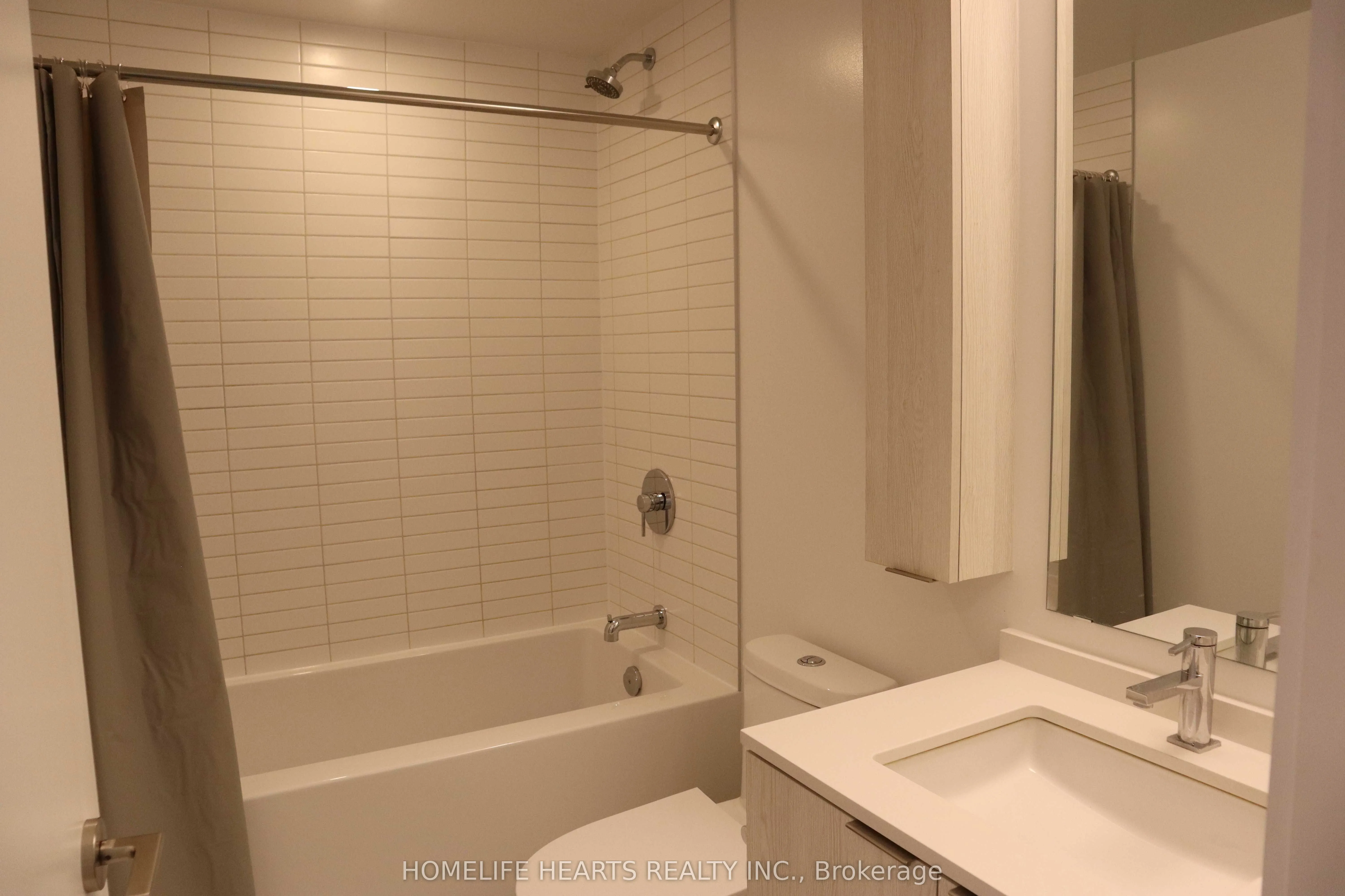 86 Dundas Street E #421