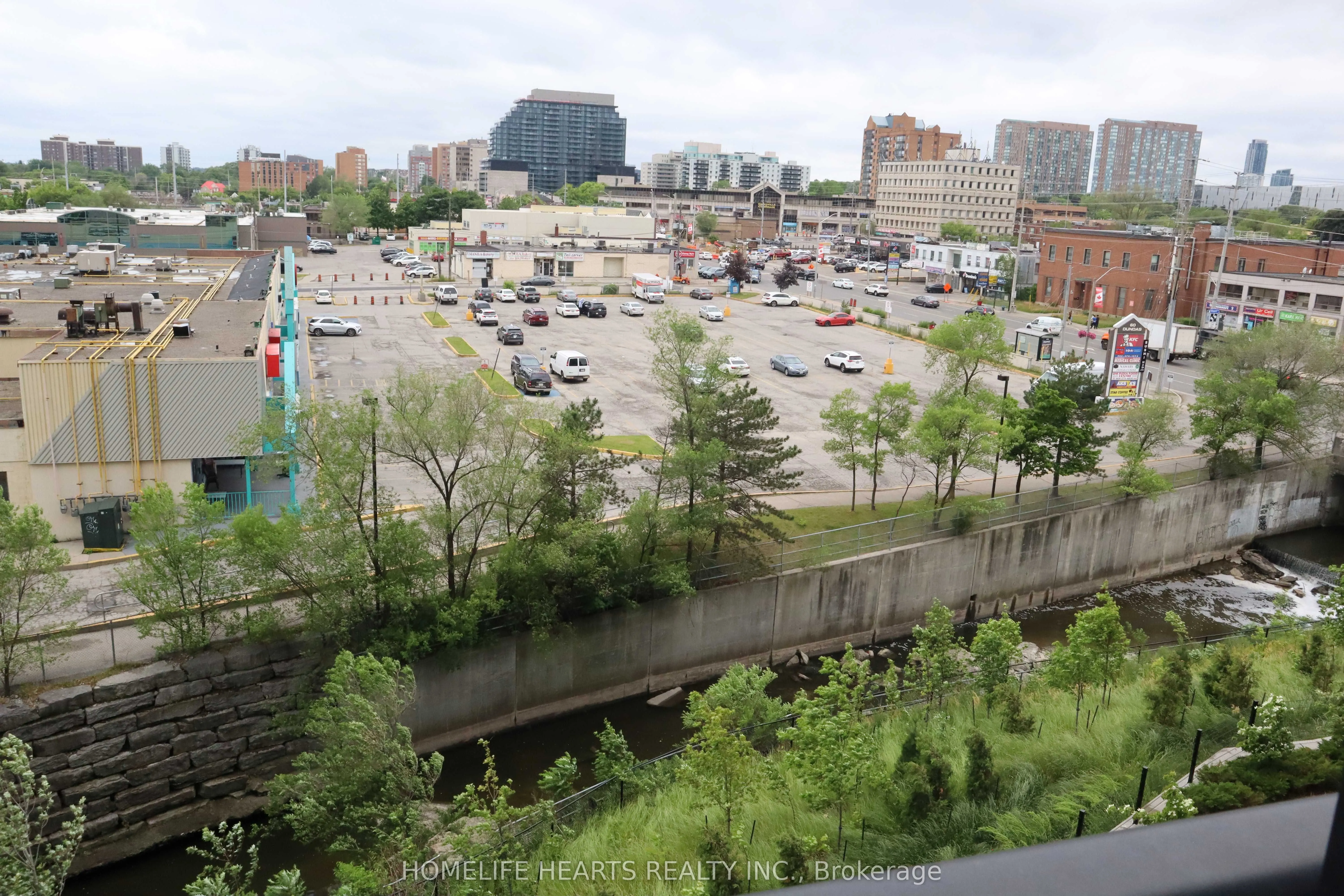 86 Dundas Street E #421
