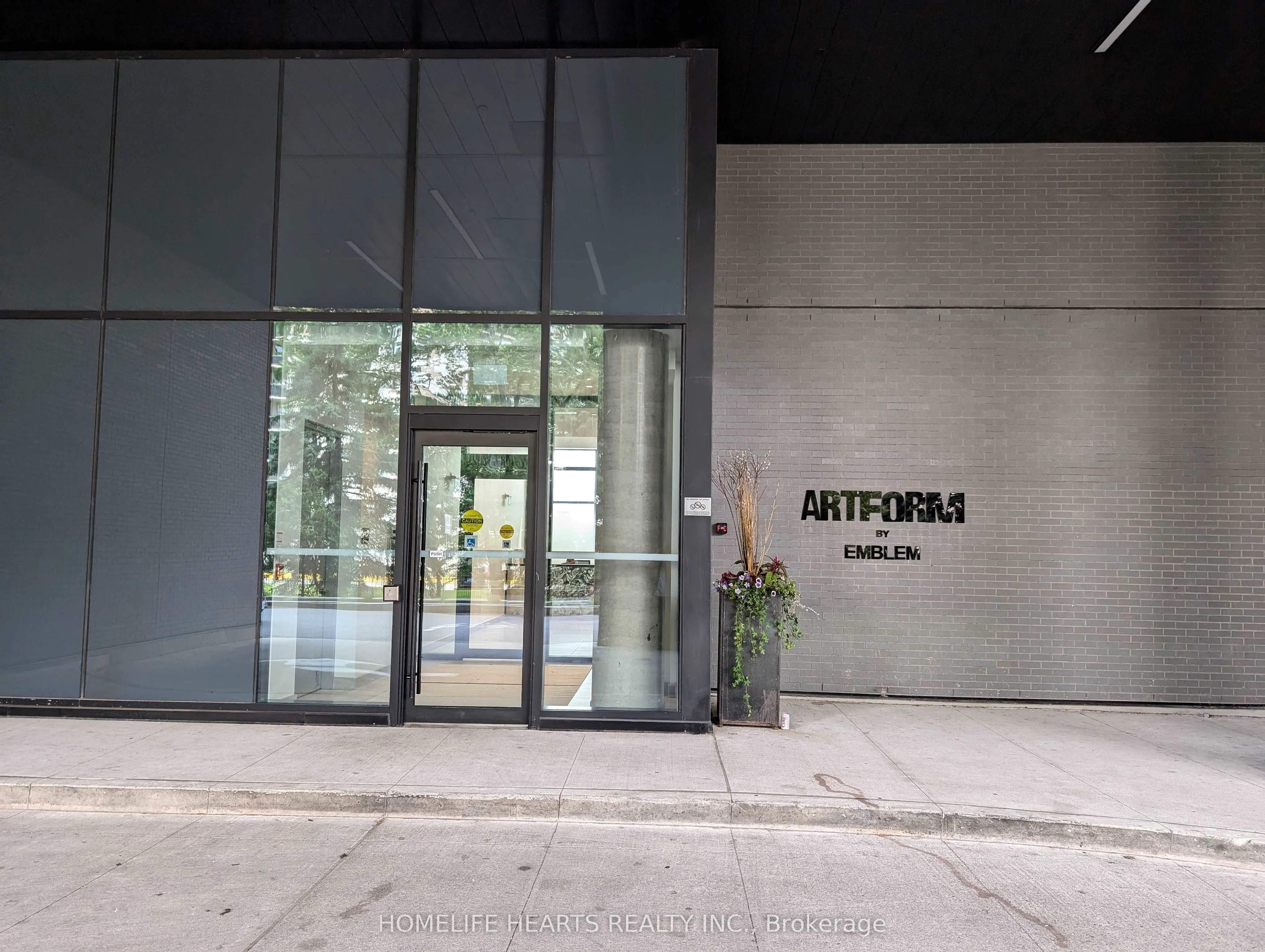 86 Dundas Street E #421