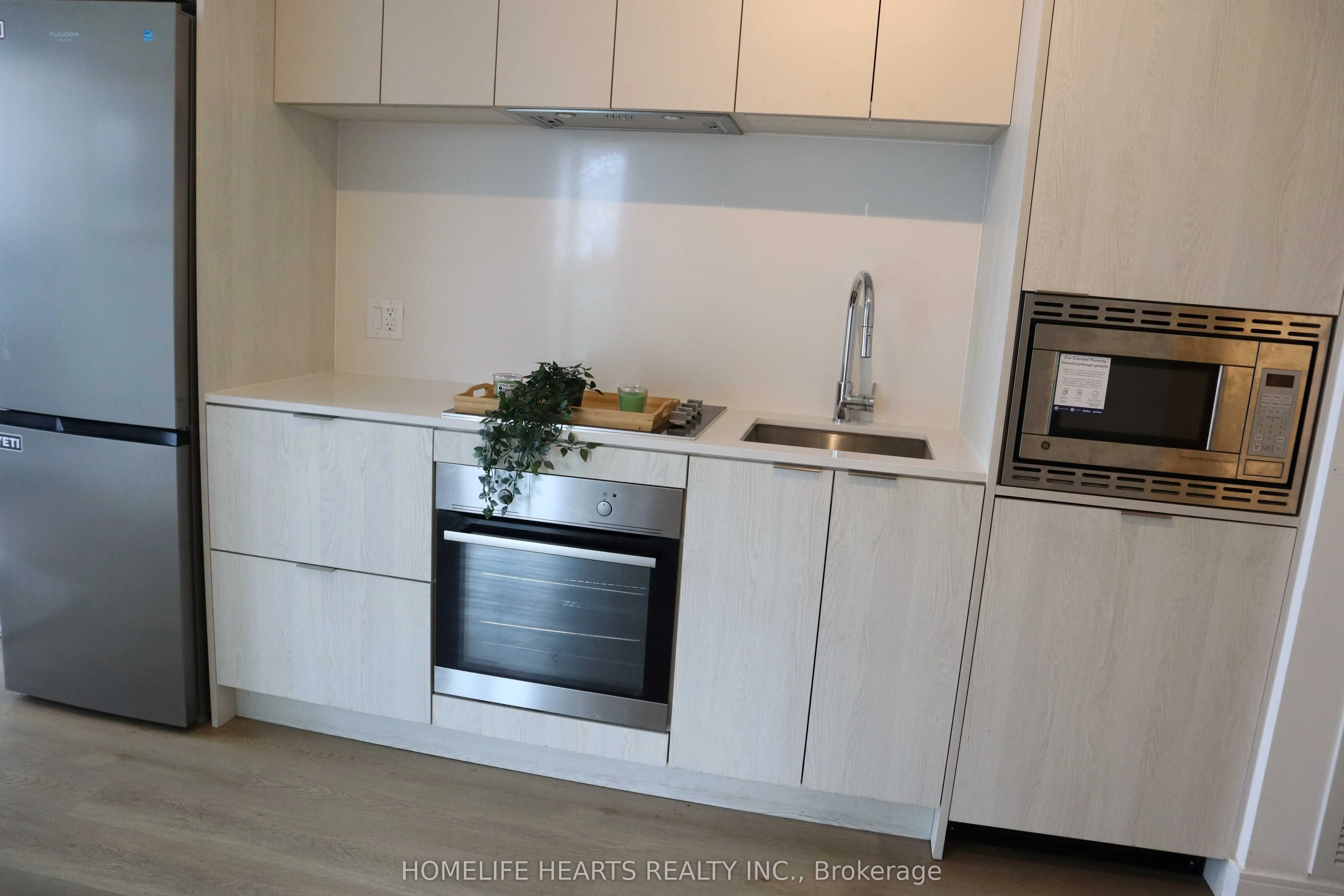 86 Dundas Street E #421