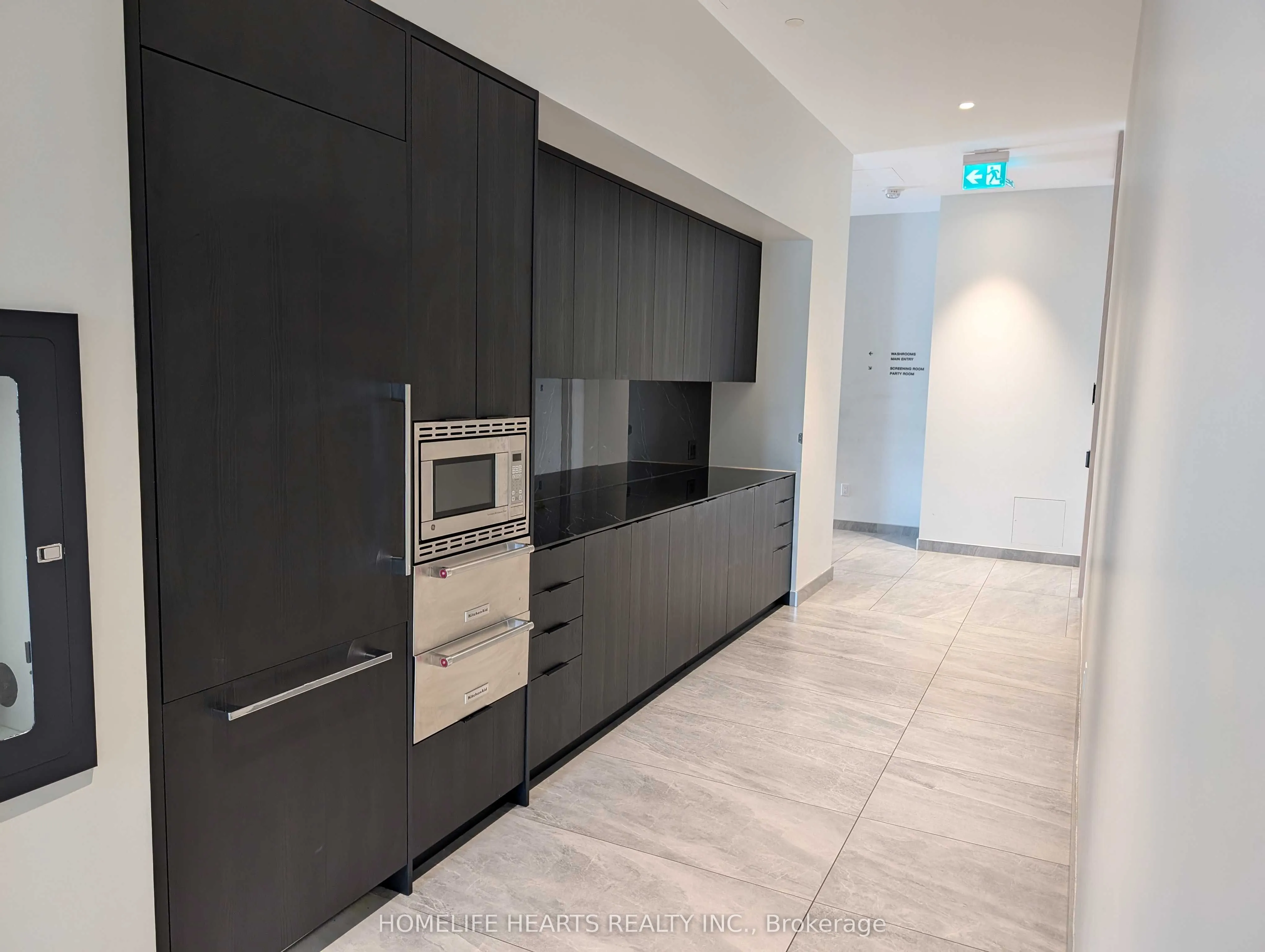 86 Dundas Street E #421