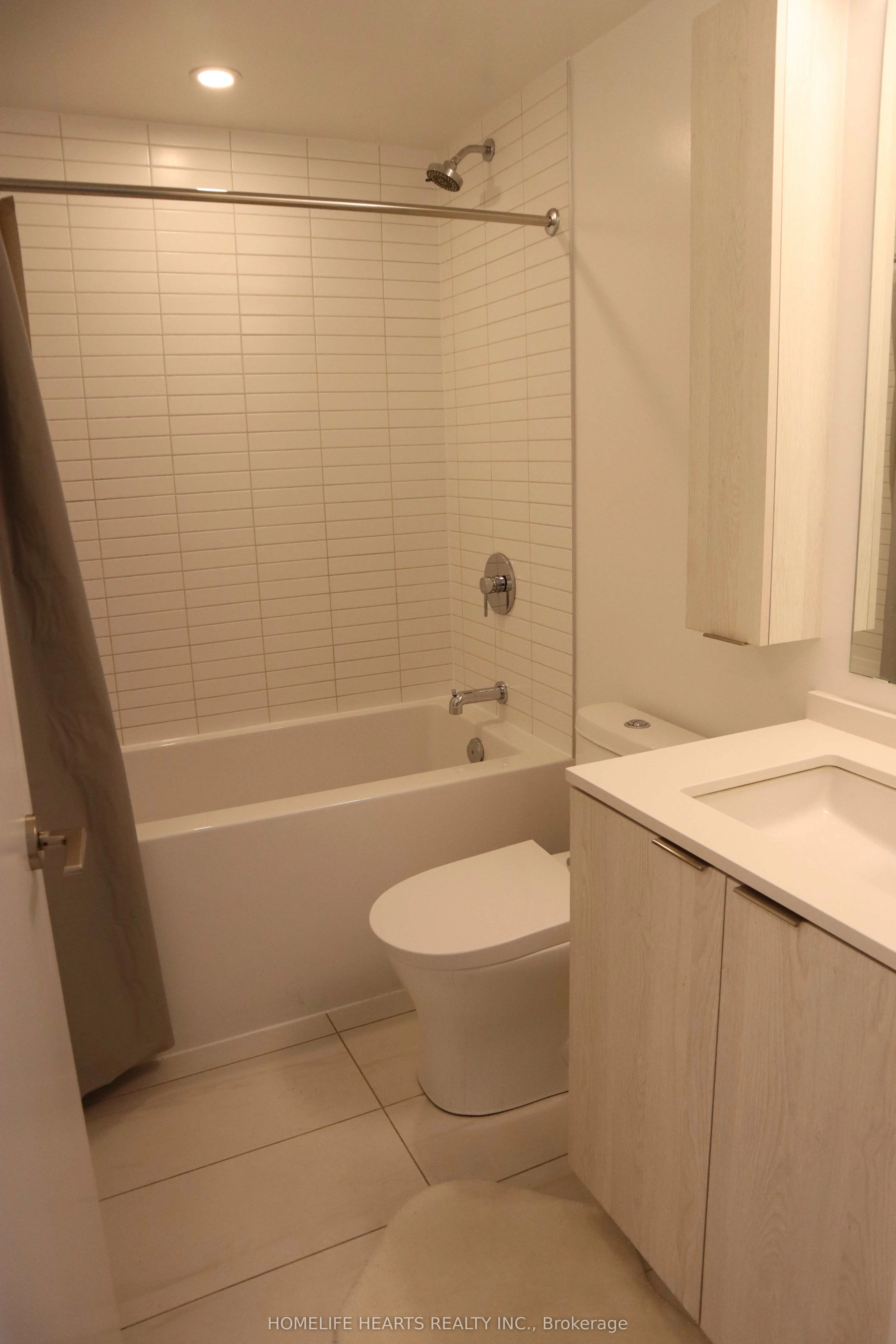 86 Dundas Street E #421