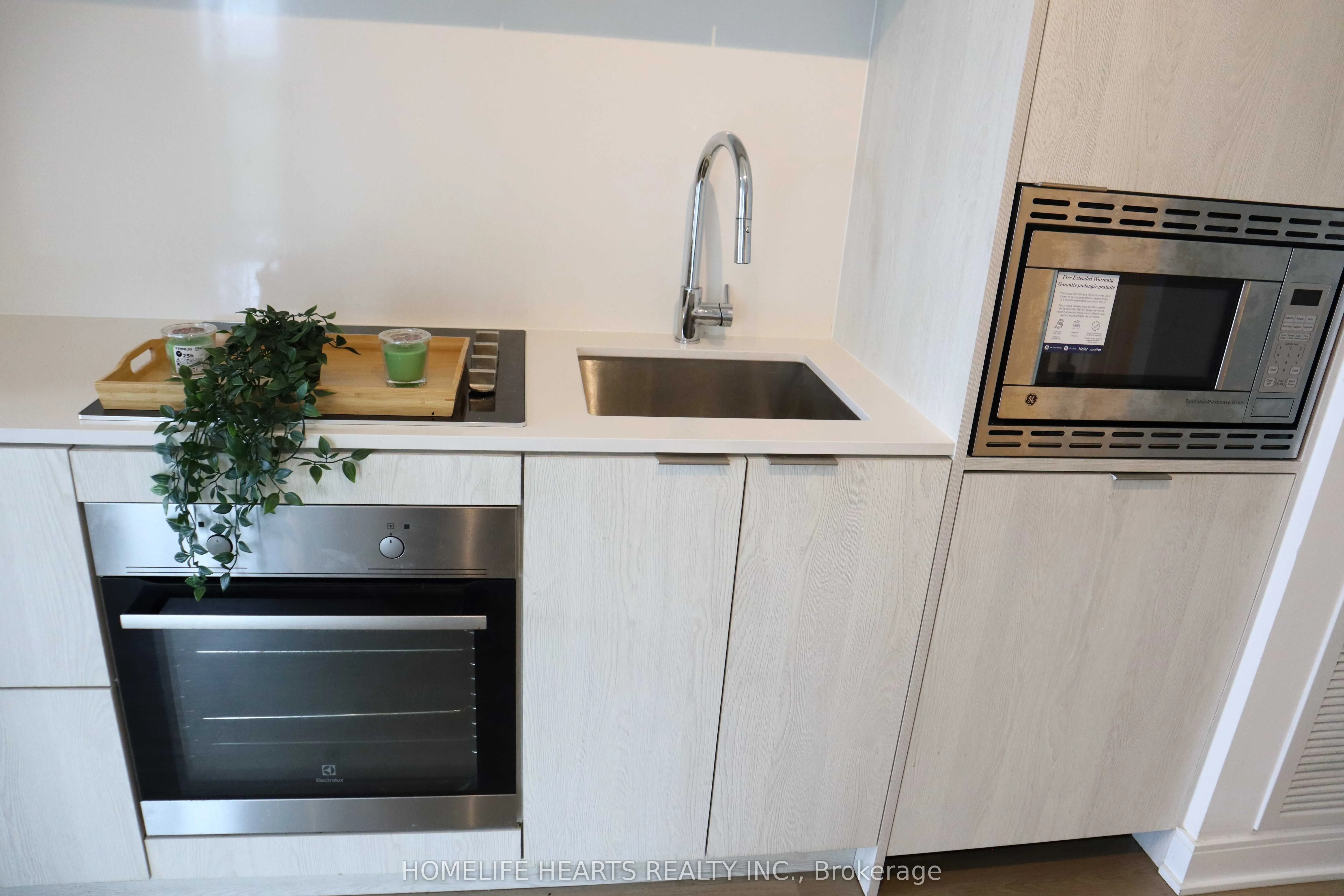 86 Dundas Street E #421