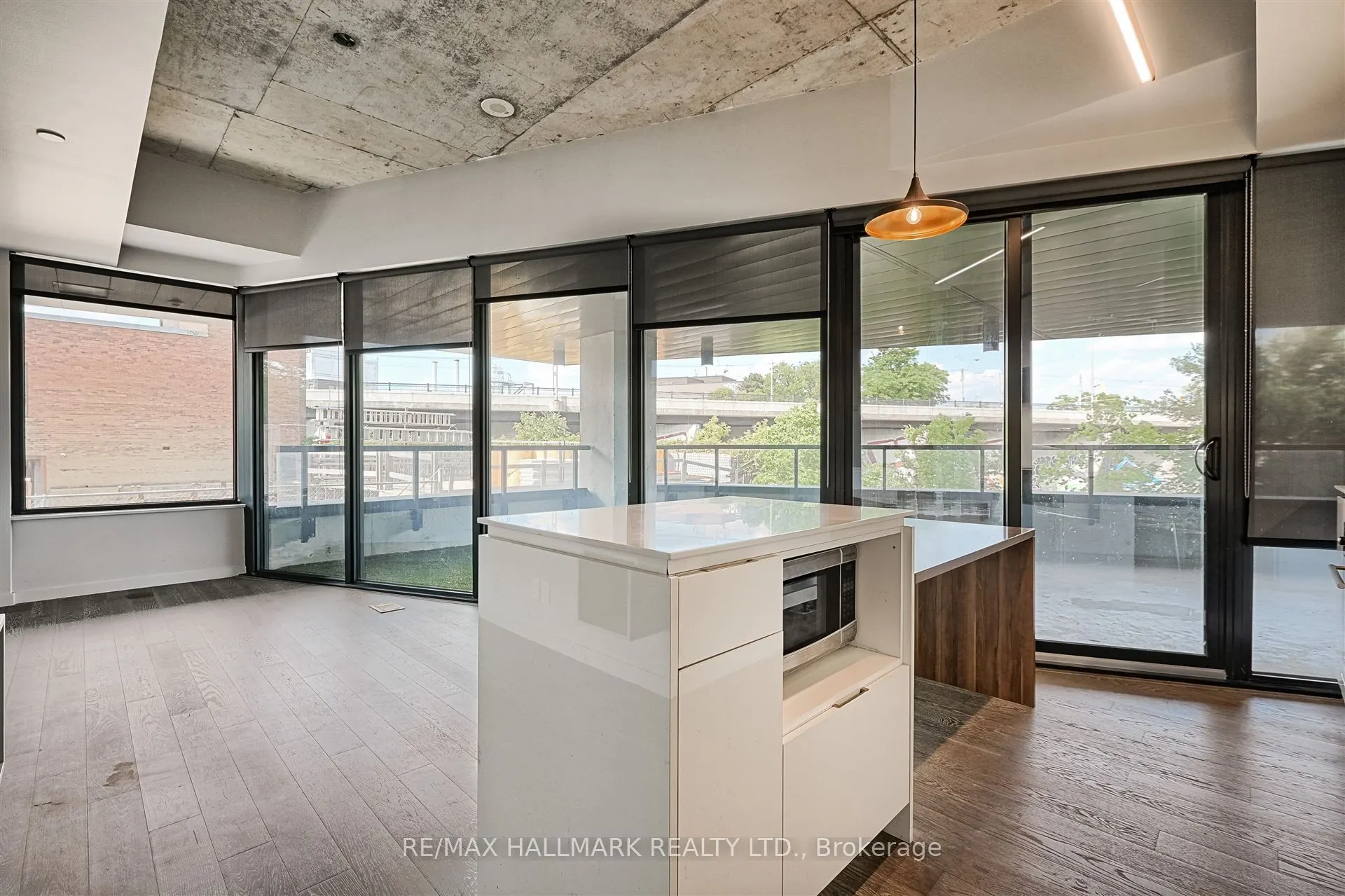 383 Sorauren Avenue, #209