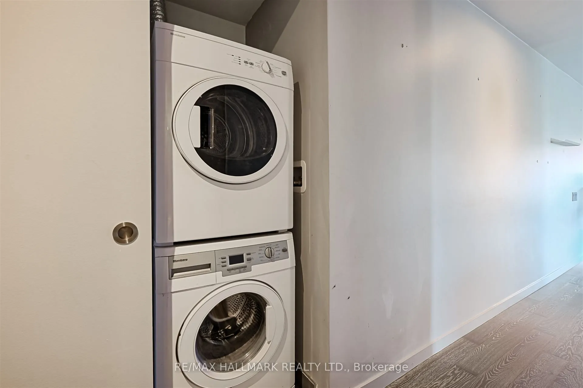 383 Sorauren Avenue, #209