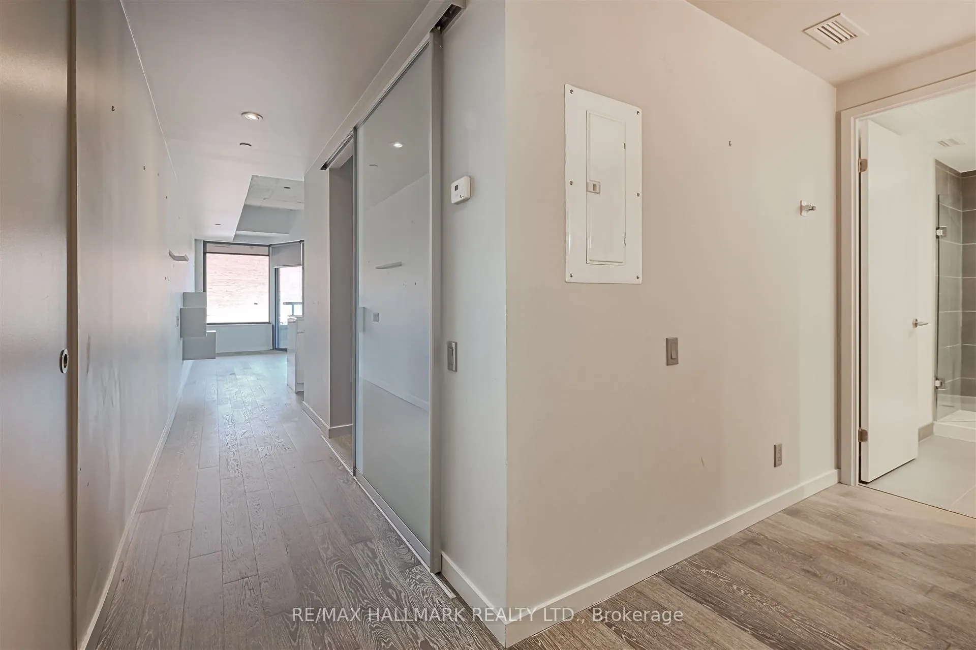 383 Sorauren Avenue, #209