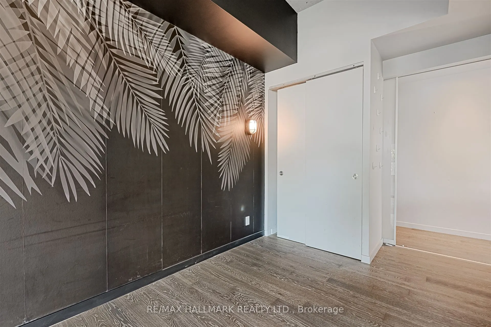 383 Sorauren Avenue, #209