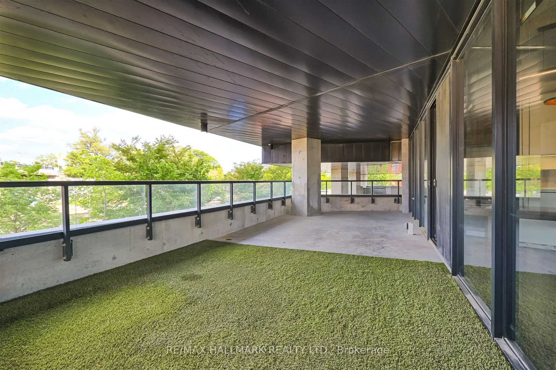 383 Sorauren Avenue, #209